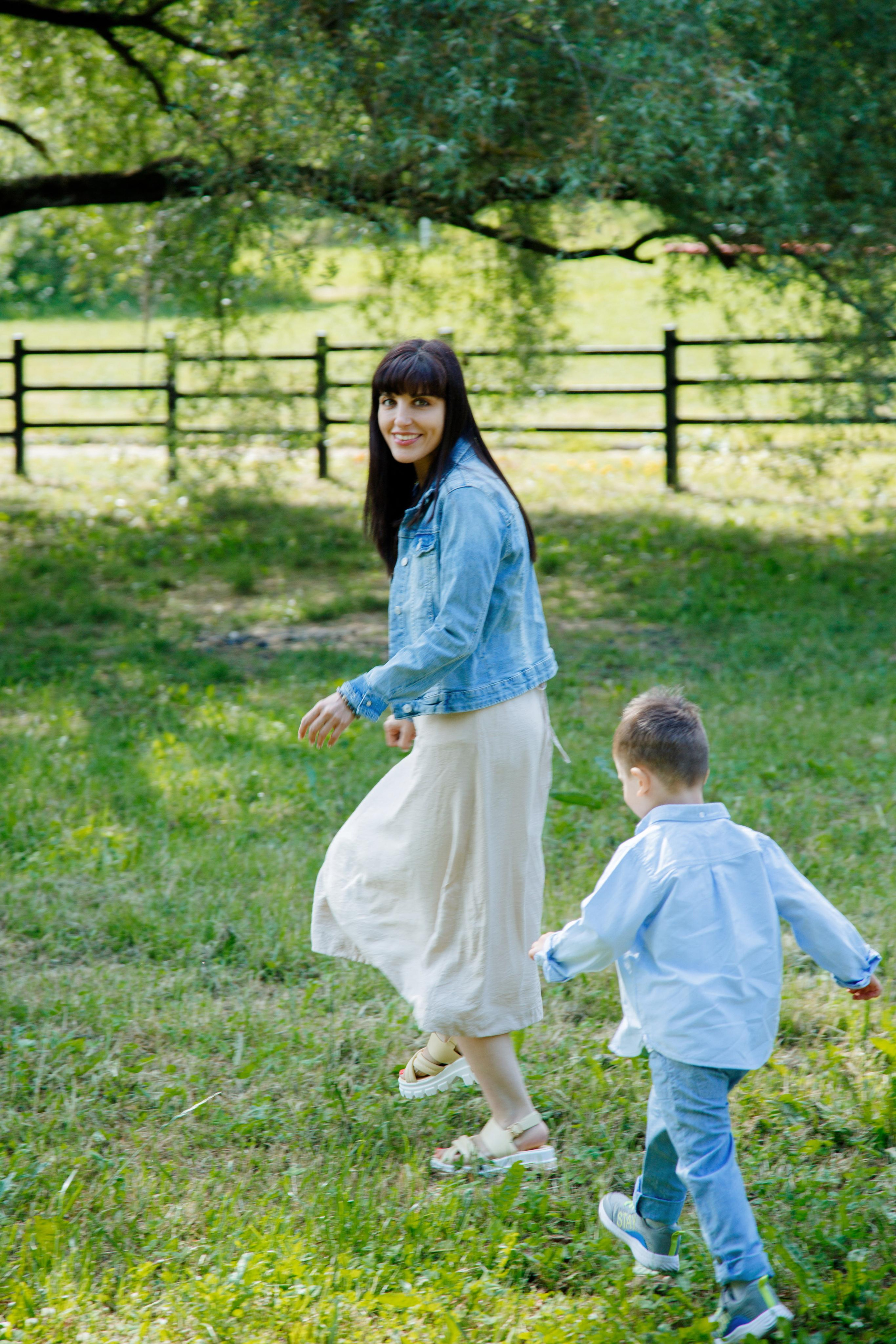 Фотосессия для мамы с сыночком возле пруда Пыхтино. Фотограф Александра Сыщенко