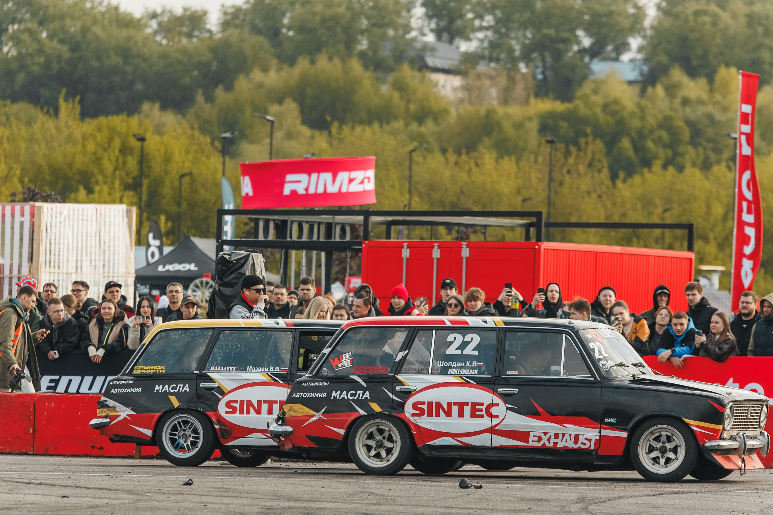 Выставка и дрифт машин. Репортажный фотограф. Москва. Алина Ланская