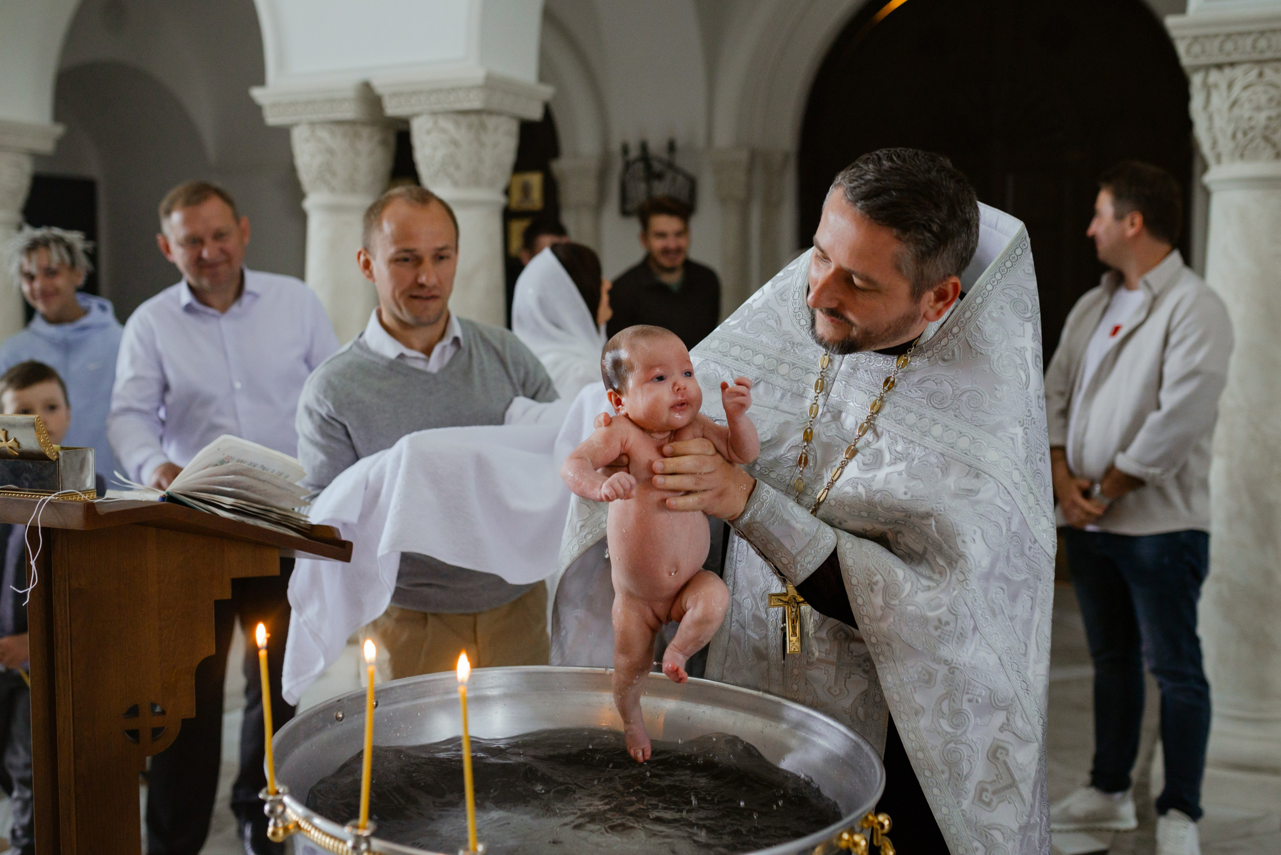 Крещение в Храме Воздвижения Креста Господня. Свадебный фотограф в городе Минск Крохмалюк Анна