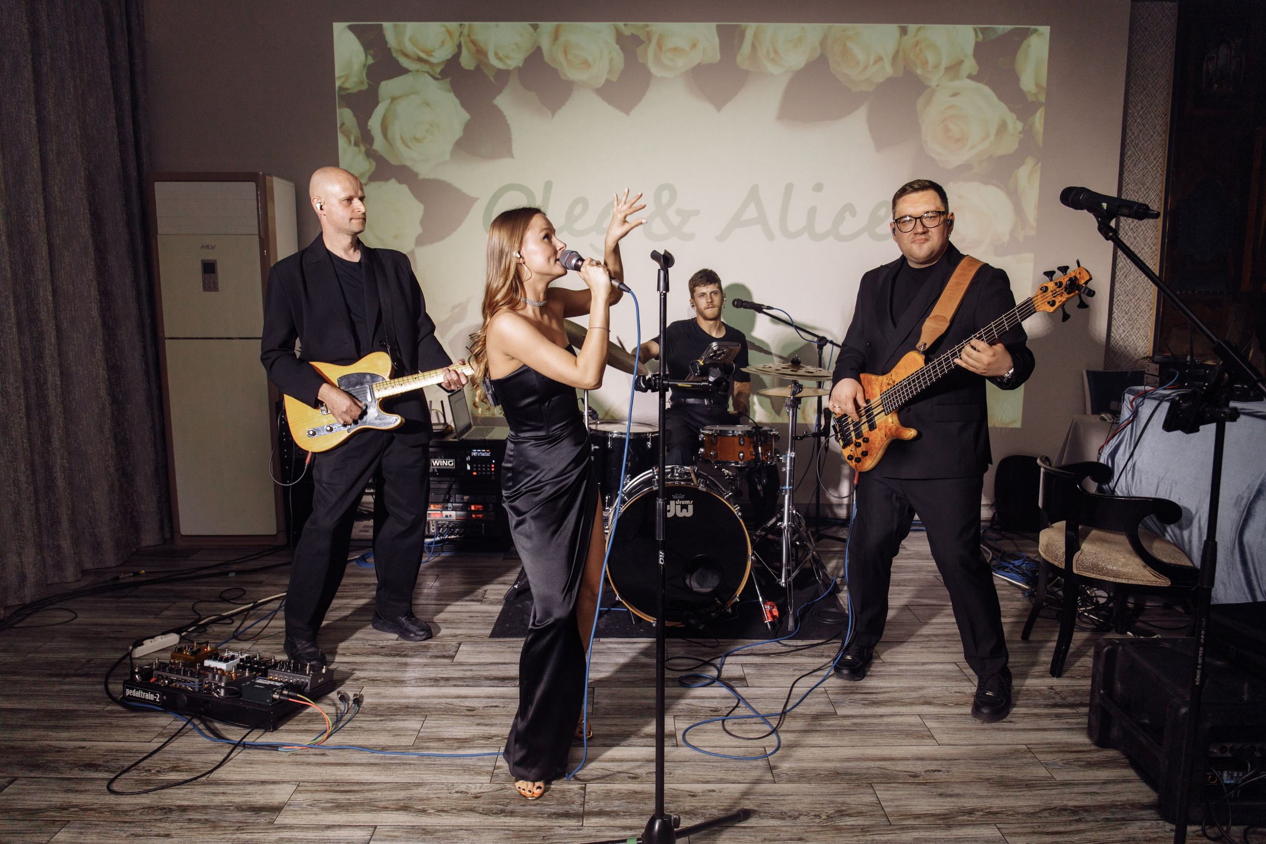 Свадебная фотосессия красивый банкет. Свадебный фотограф в Екатеринбурге Илья Корсаков