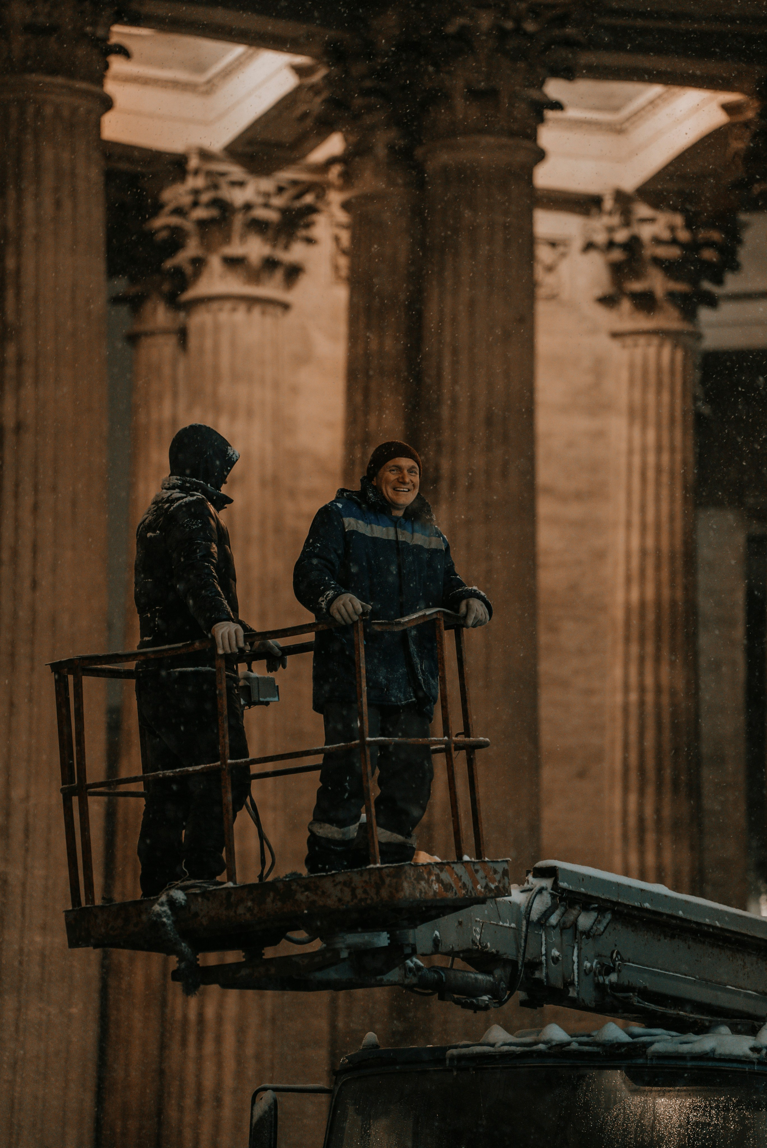 2025. Стрит-фотография, полная абсурда, идиотизма и красоты