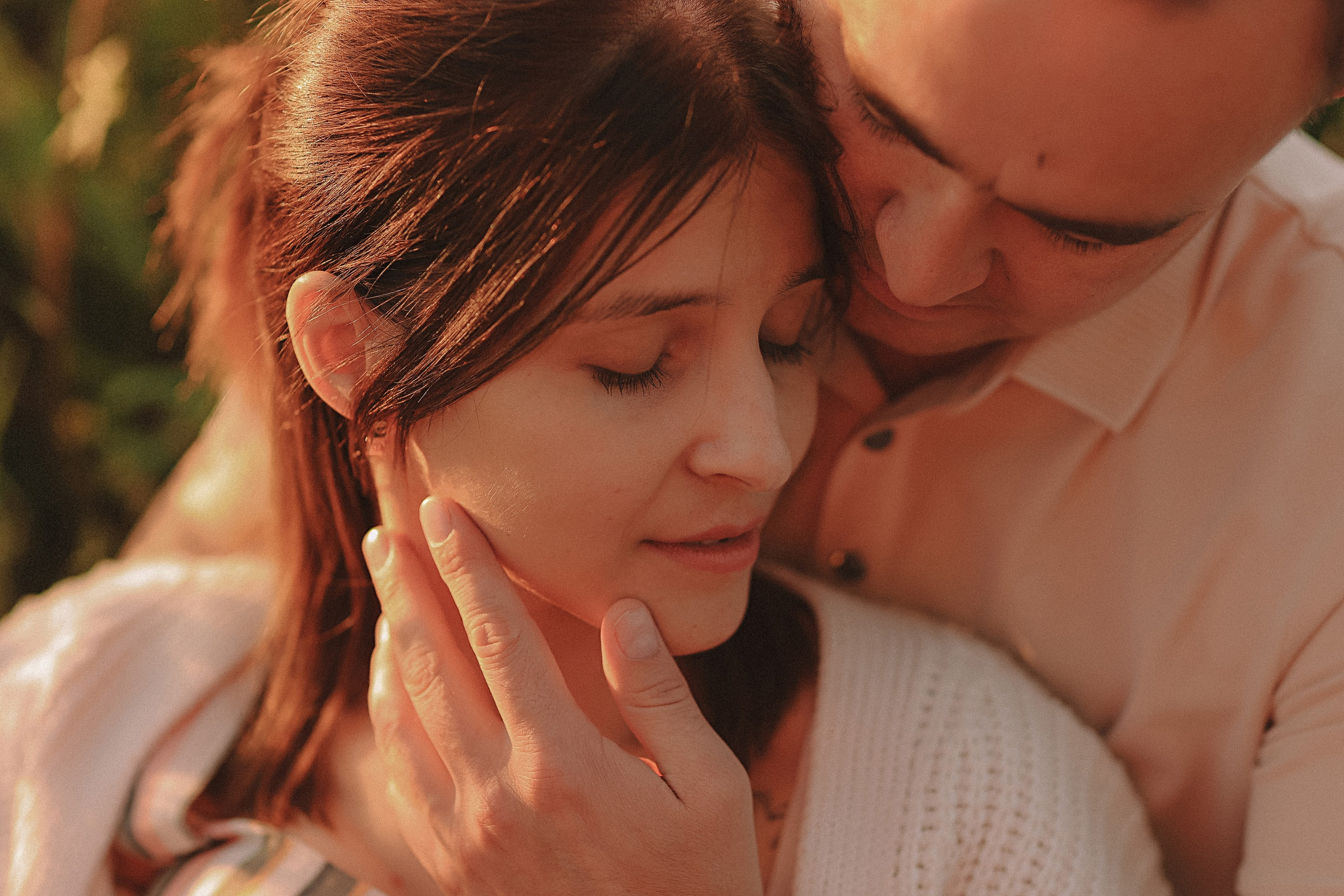 Поле love story на закате. Семейный фотограф Тюмень, фотограф на роды Салмина Мария