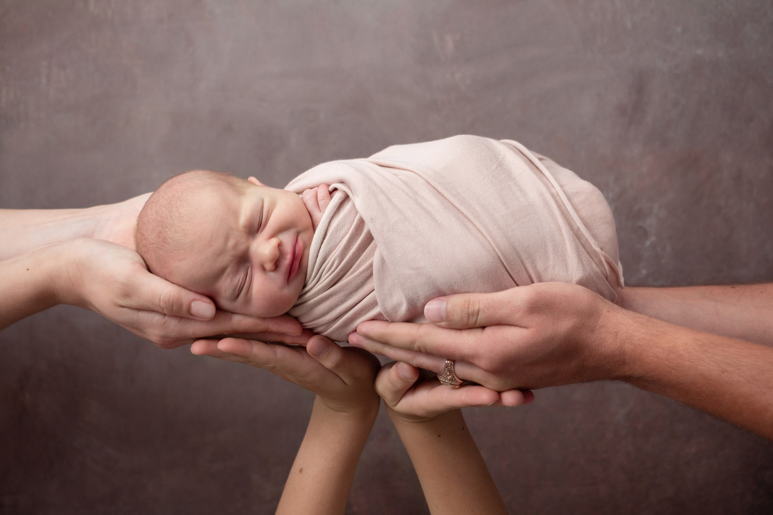 Классический стиль newborn. Фотограф новорождённых Анапа Елена Кушнарь