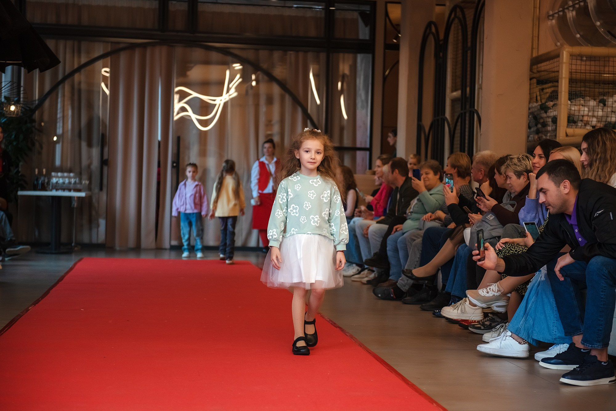 HAPPYkids дефиле в день мамы. Семейный и коммерческий фотограф в Сочи Александр Бодунов