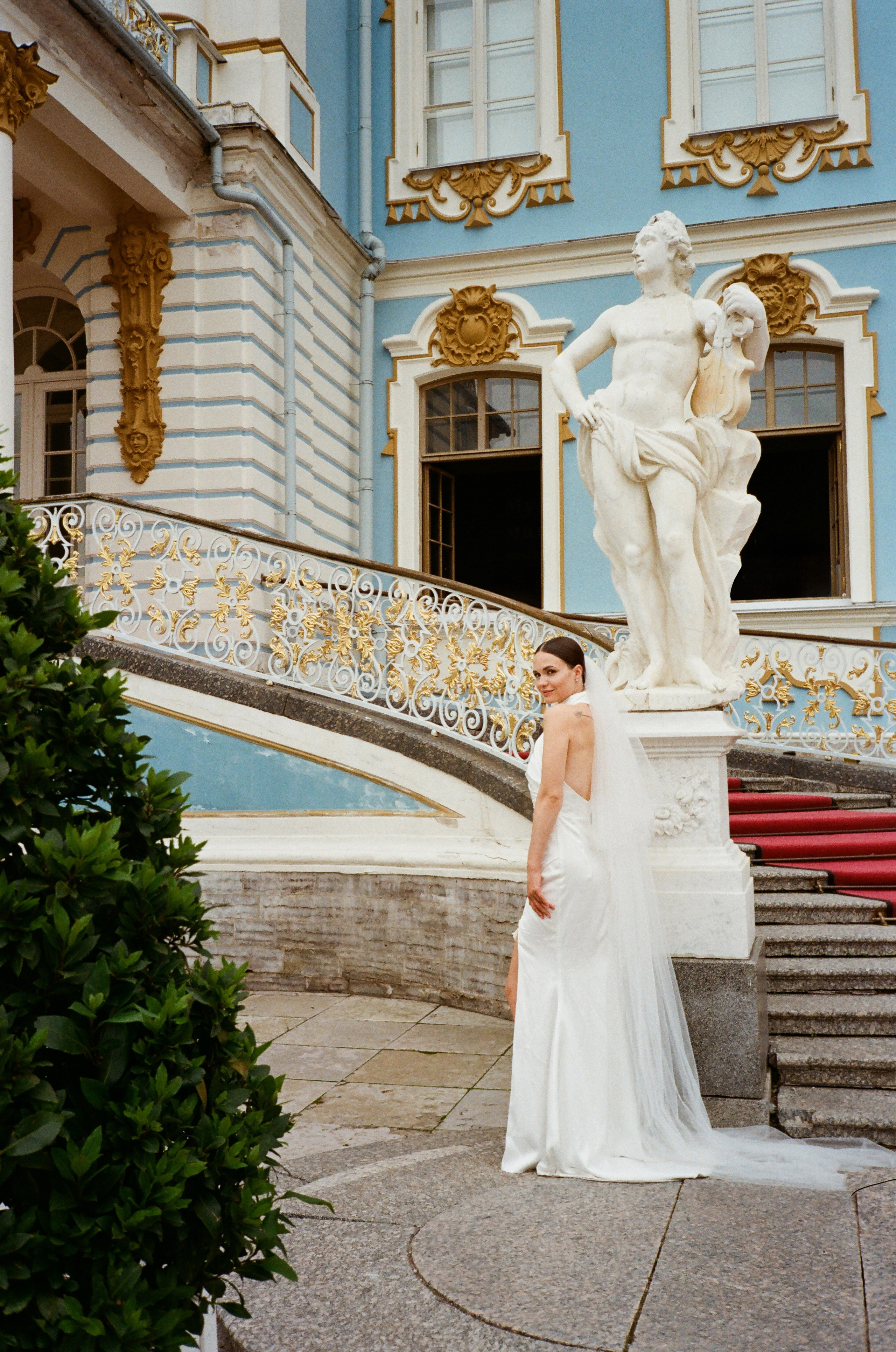 Свадебная фотосессия на пленку. Сестры Карабаза. Фотографы и ретушеры в Москве и Санкт-Петербурге