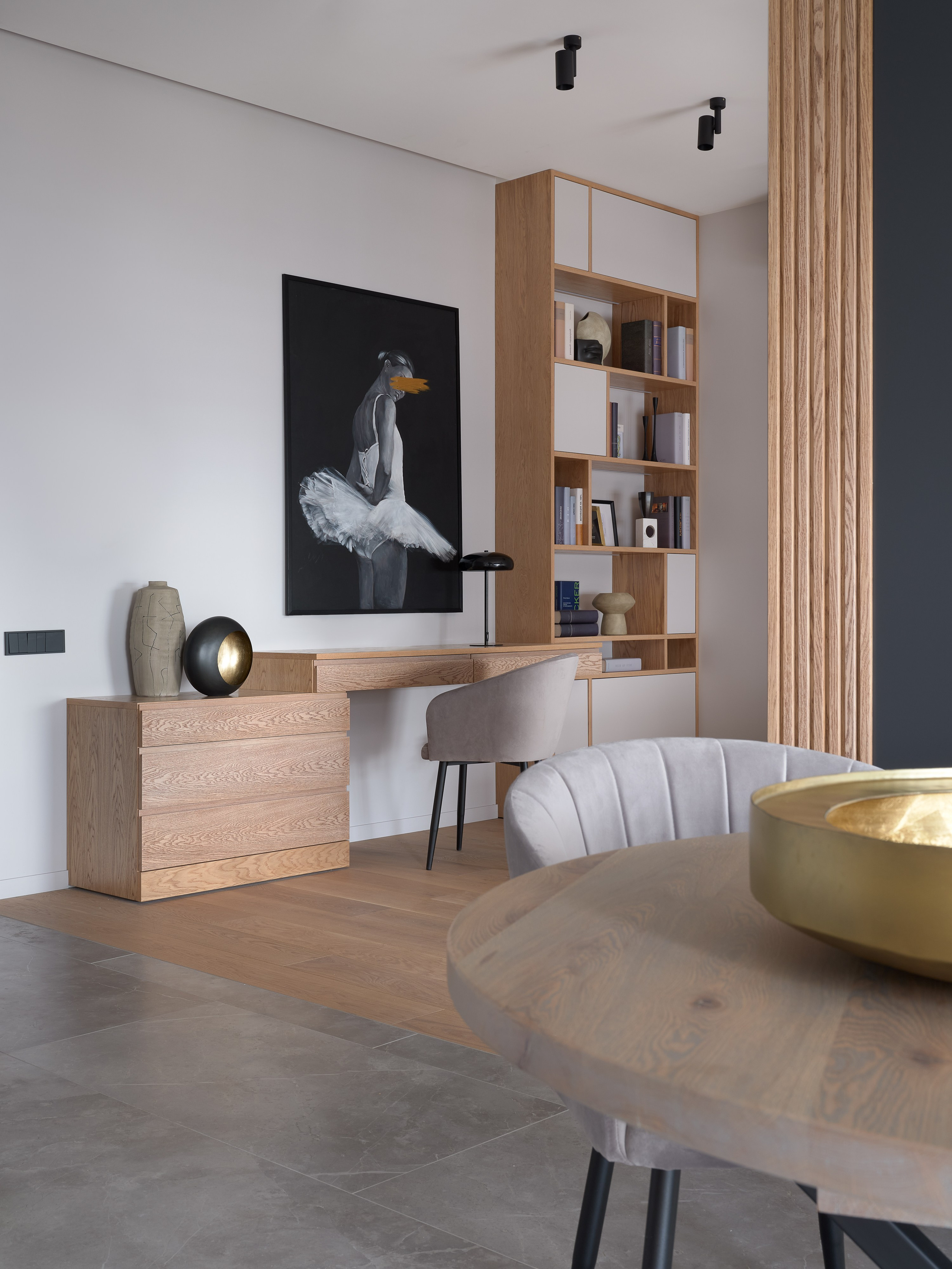 Монохром и деревянные акценты. Фотограф Наталья Вершинина