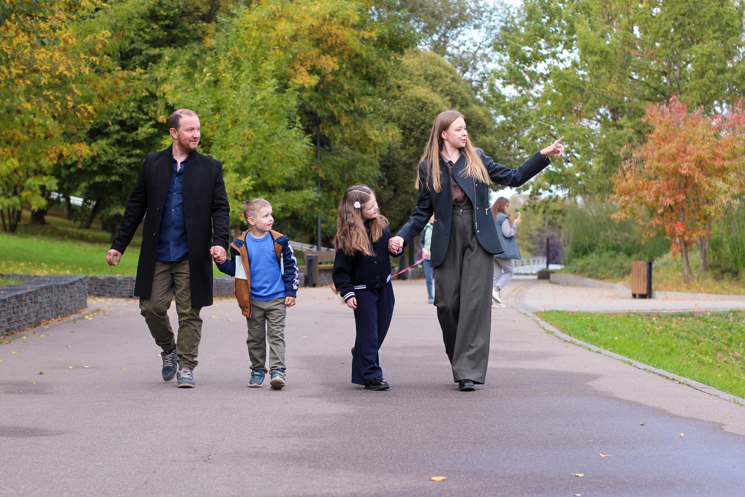 Небольшая семейная прогулка по парку. Ваш личный фотограф в Москве Мила