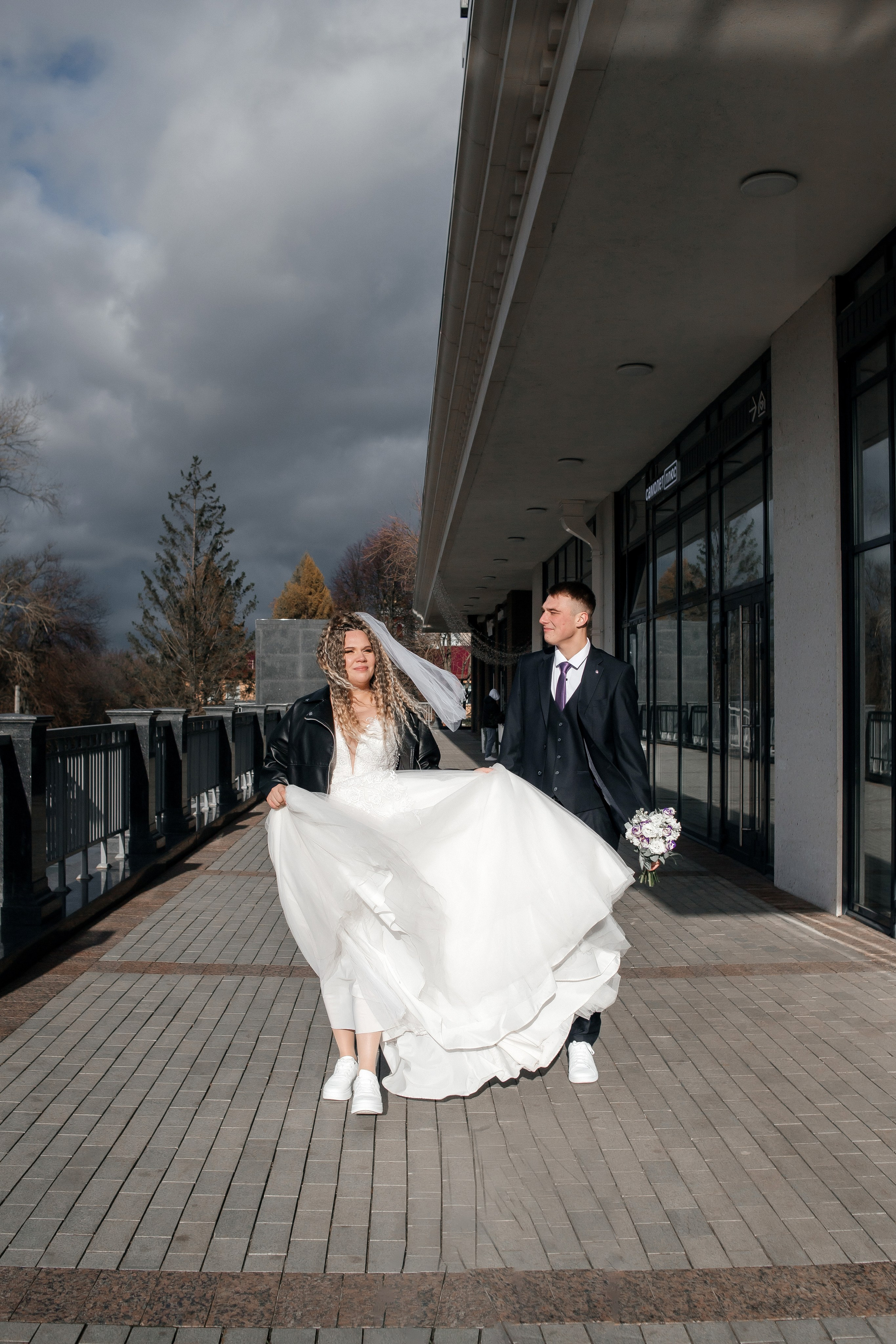 Ноябрьская свадьба в Сормовском ЗАГСе и в фотостудии Акт Первый. Свадебный фотограф и фотограф Love-Store в Нижнем Новгороде Анастасия