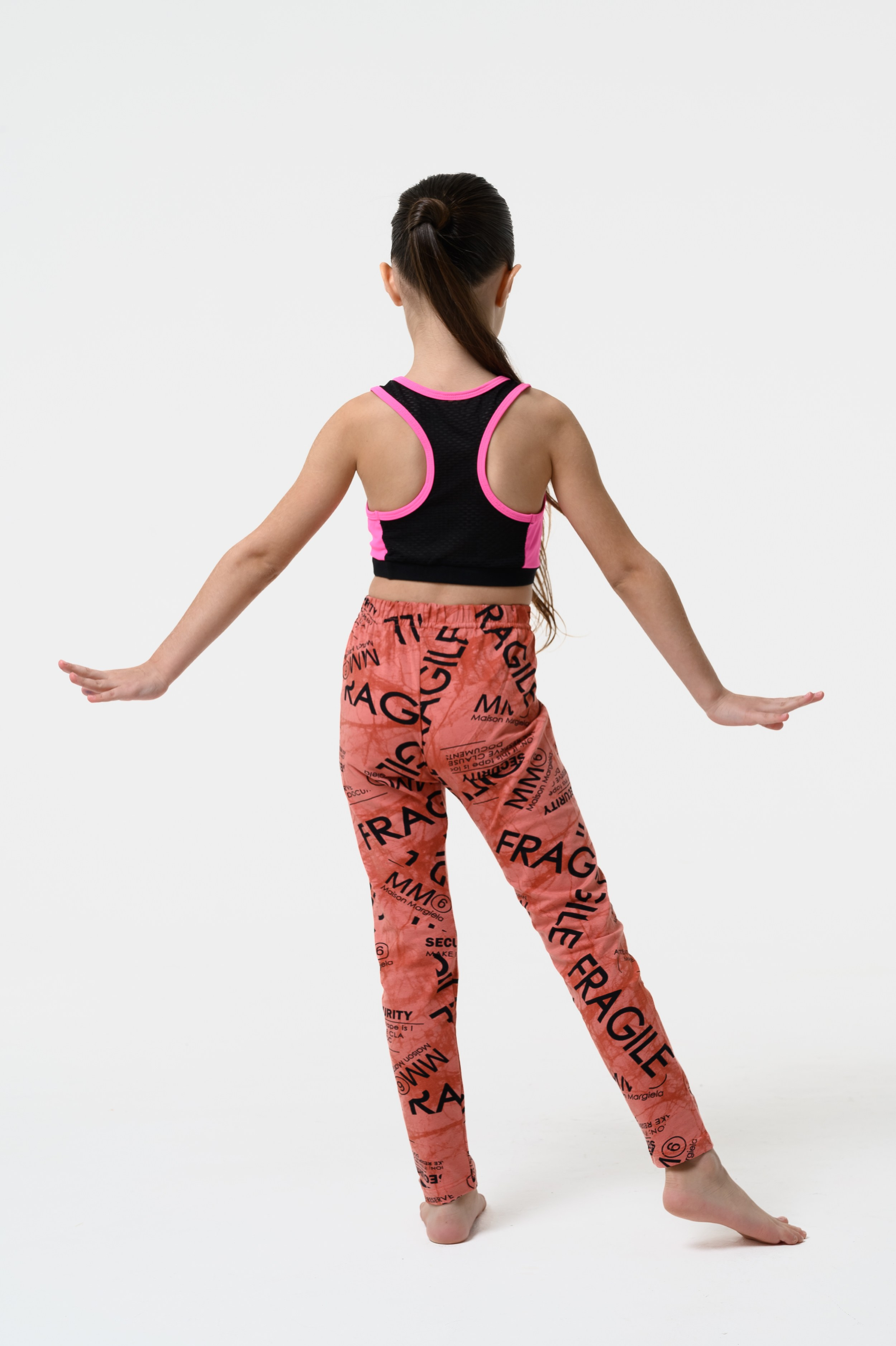 Предметная съёмка детской одежды на ребёнке в студии Казани от фотографа Алексея Клейменова