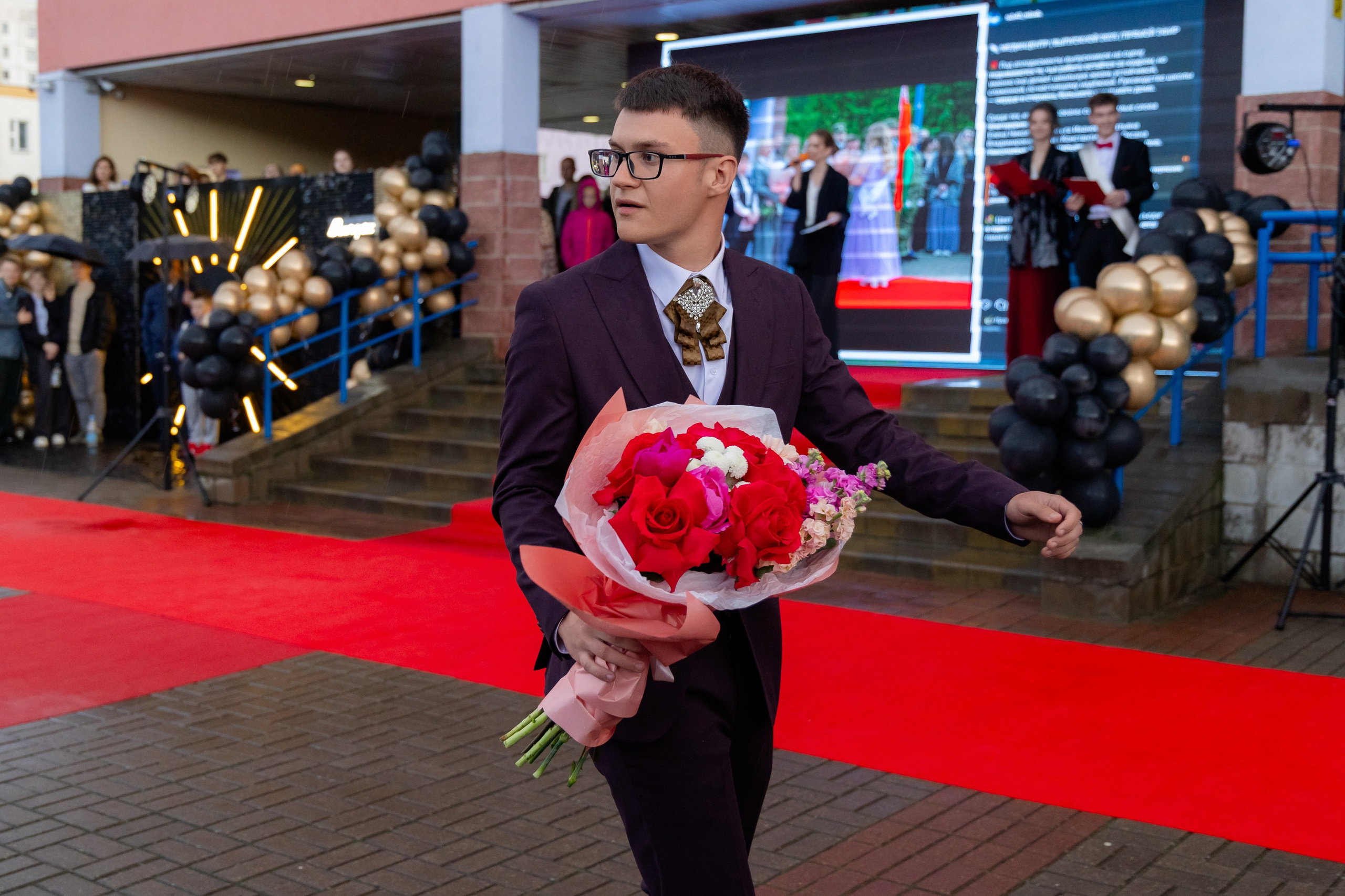 Школьный выпускной 2025 год в Минске, Беларуси. Свадебный фотограф в Минске/Беларуси Сергей Спиридонов