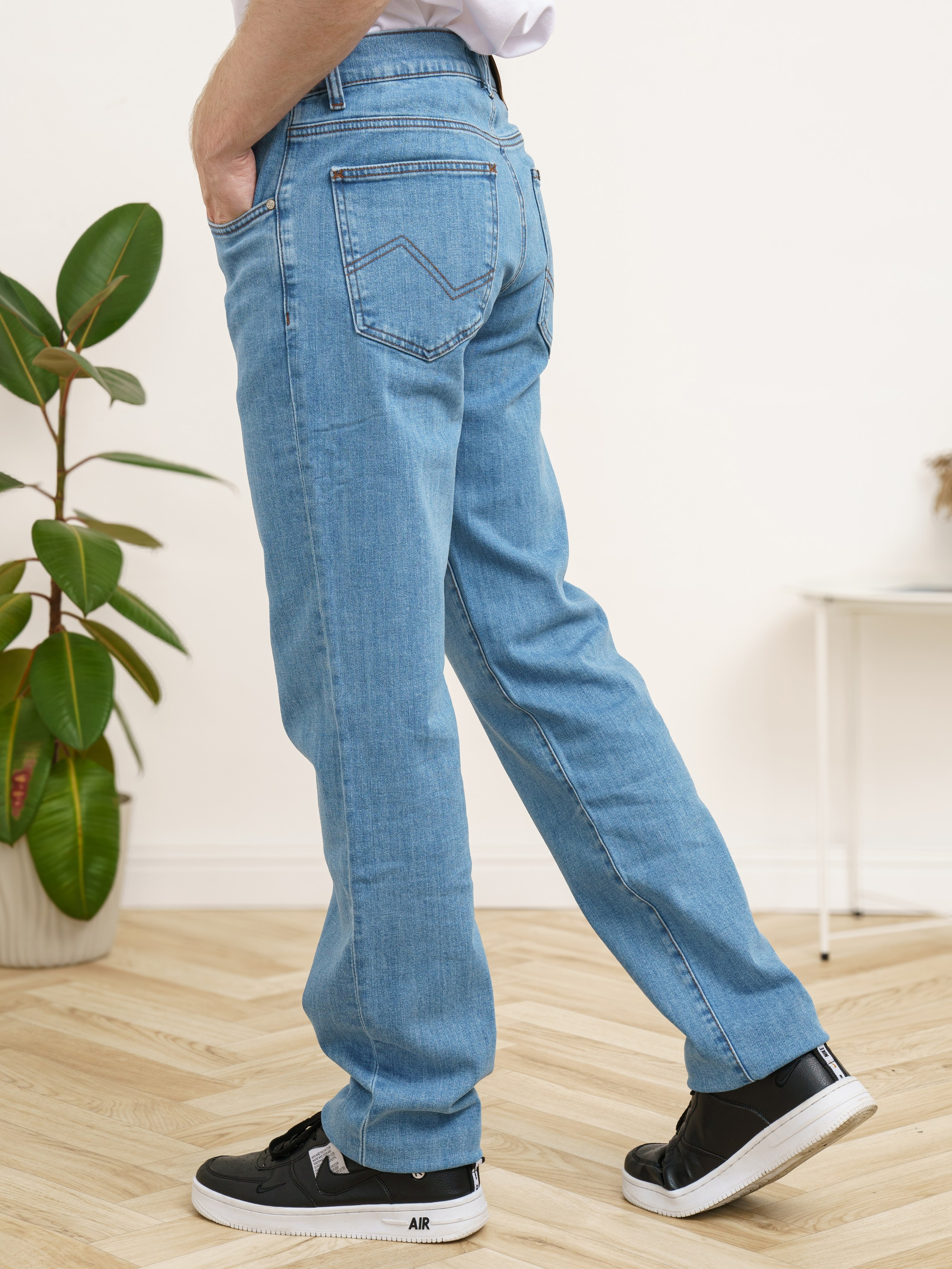 Джинсы, модель Алексей. KED Production — продакшн из СПб. Создаём фото, видео и контент, который помогает брендам и селлерам продавать больше