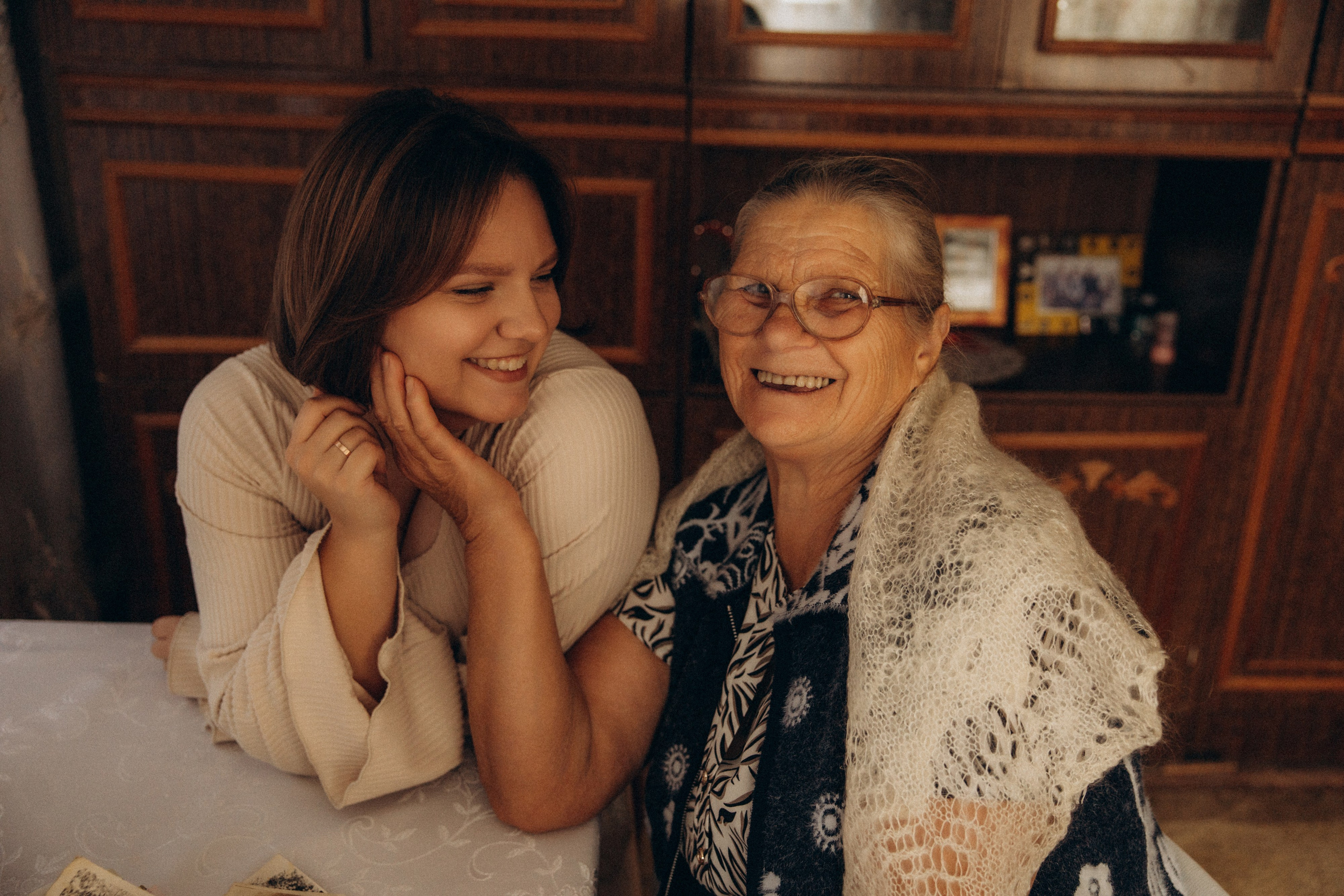 Аня и бабушка. Семейный фотограф Губкин/Старый Оскол