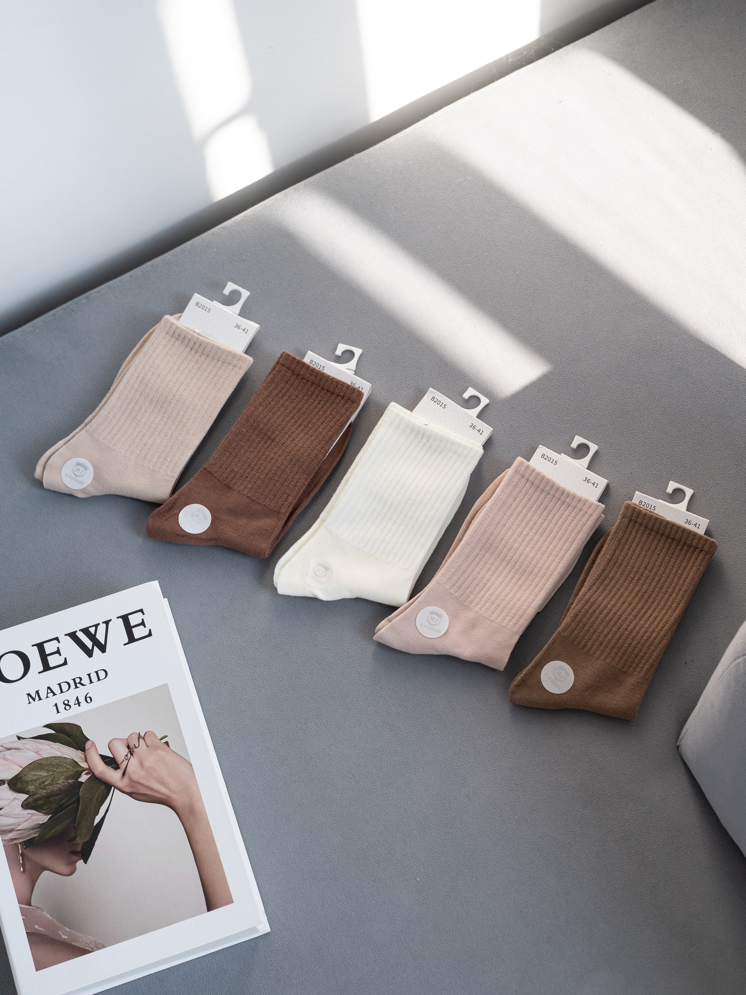 Носки съемка в студии (модель+предметка). Предметный фотограф, фото для маркетплейсов Пятигорск, КМВ