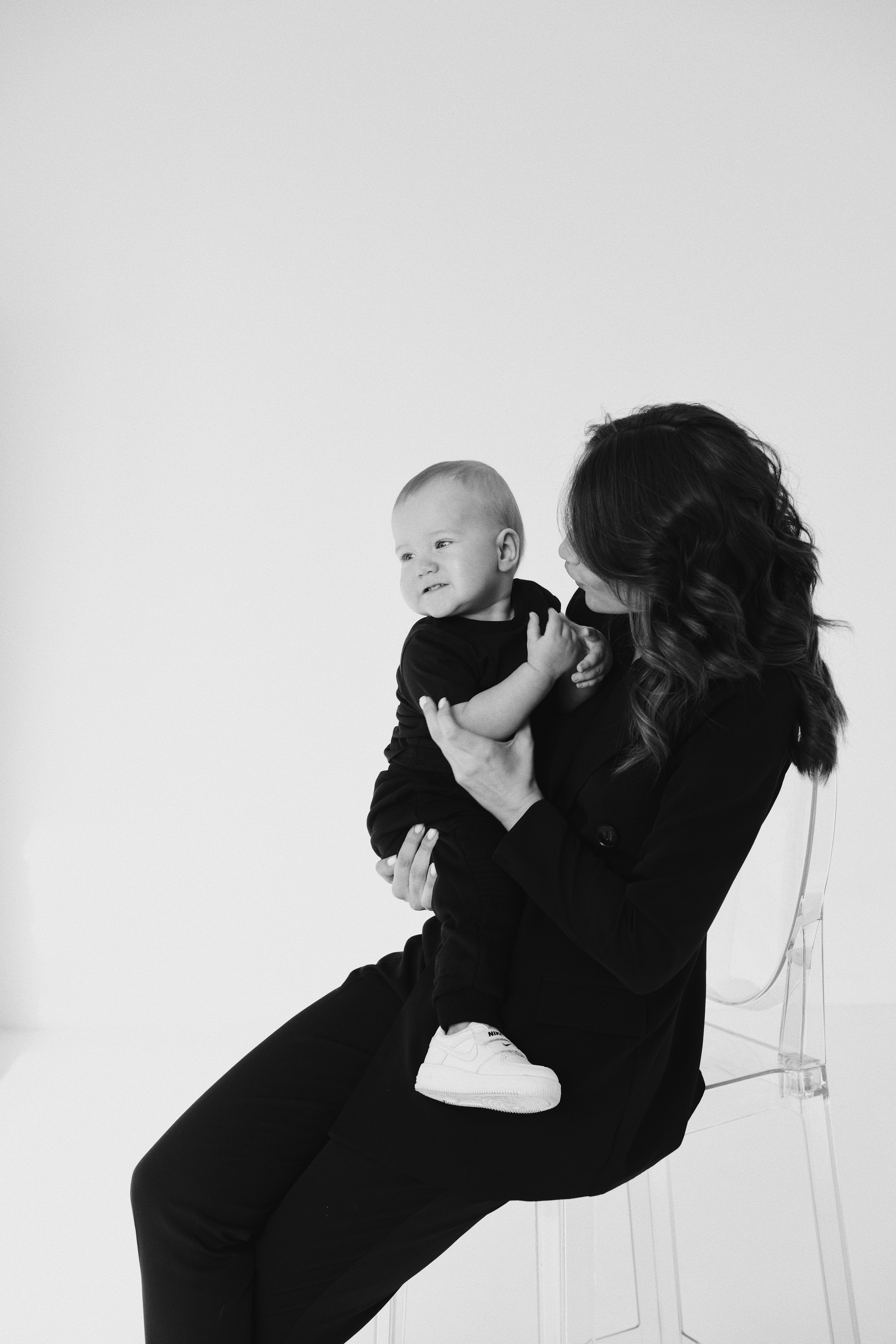 В ЧЕРНОМ. КРИСТИНА ГУСЬКОВА