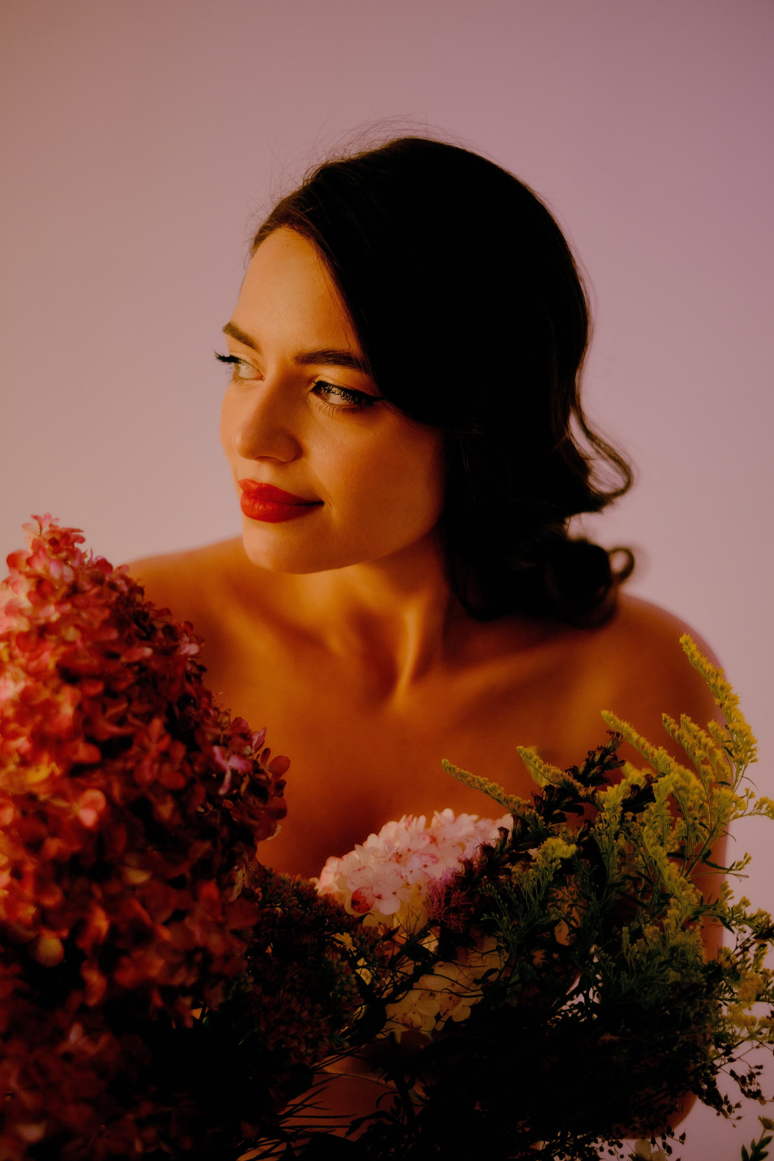 Индивидуальная фотосессия с цветами в студии. Портретный, семейный фотограф в Твери Жданова Татьяна tatzhdanov Таня