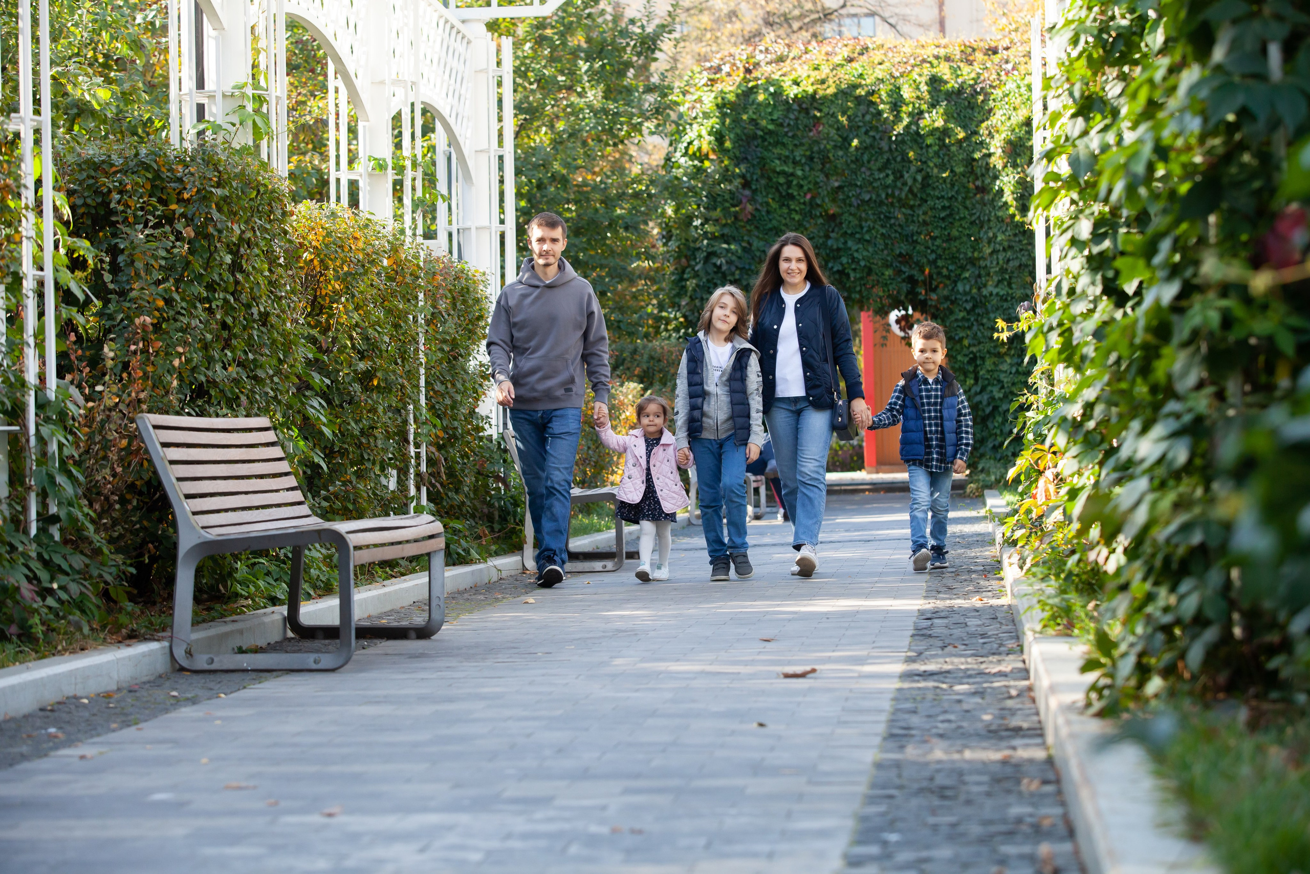 Семейная фотосъемка в саду Баумана. Фотографы в Москве Светлана Устинова и Сергей Грачев