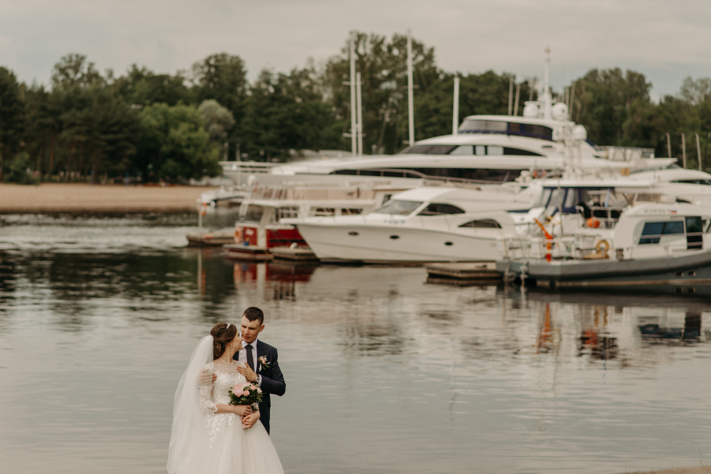 Свадебная фотосессия в яхт клубе на Петровской косе в Санкт-Петербурге. Свадебный фотограф в Санкт-Петербурге Венера Ахметова
