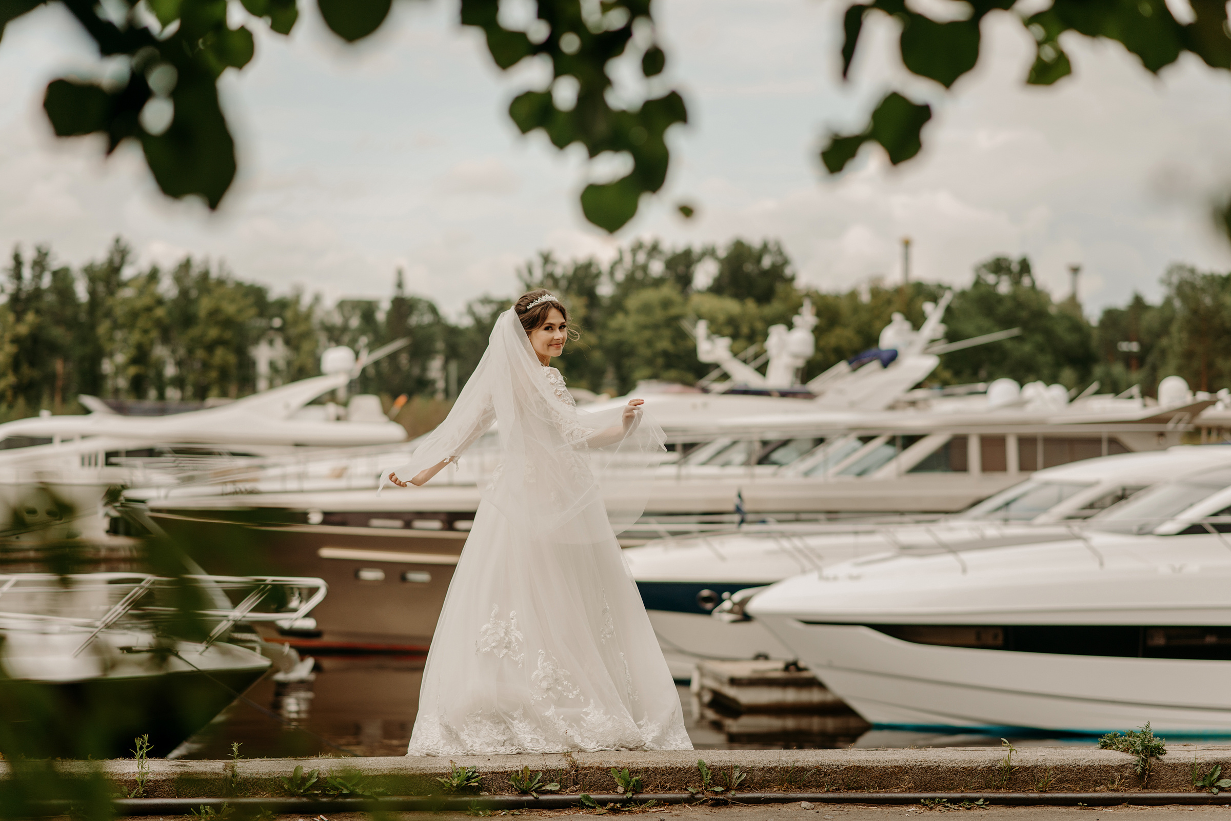 Свадебная фотосессия в яхт клубе на Петровской косе в Санкт-Петербурге. Свадебный фотограф в Санкт-Петербурге Венера Ахметова