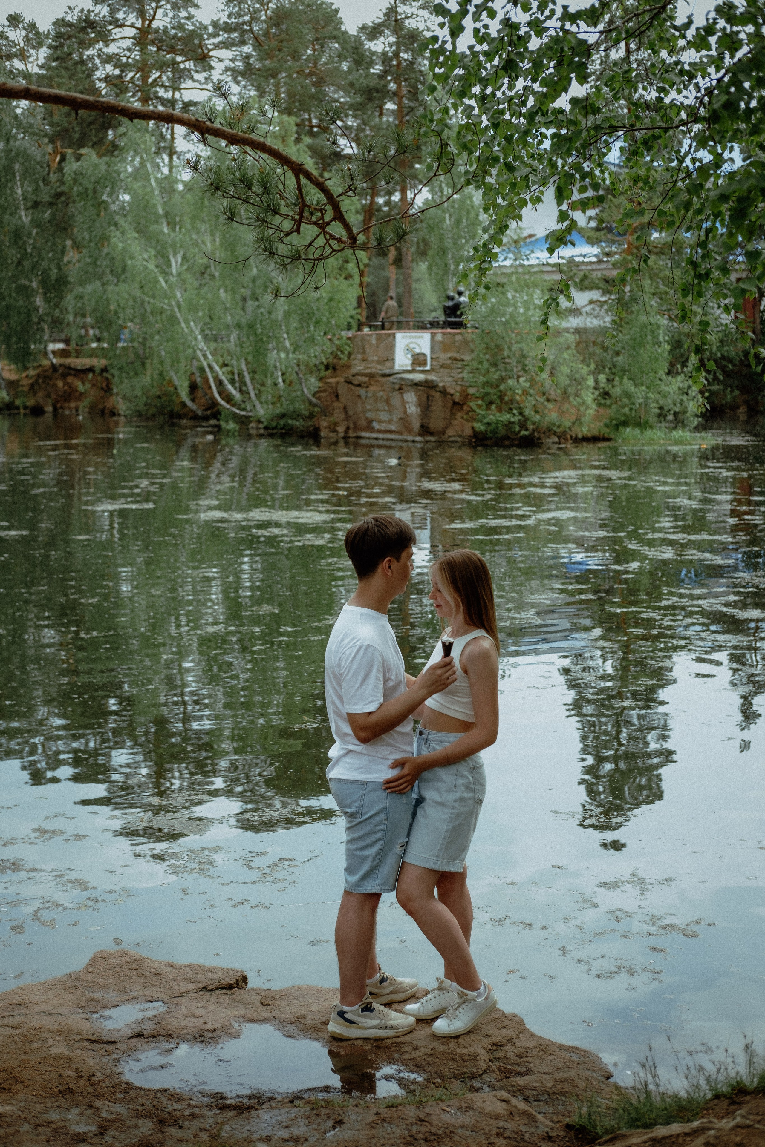 Прогулка в парке. Свадебный фотограф Челябинск