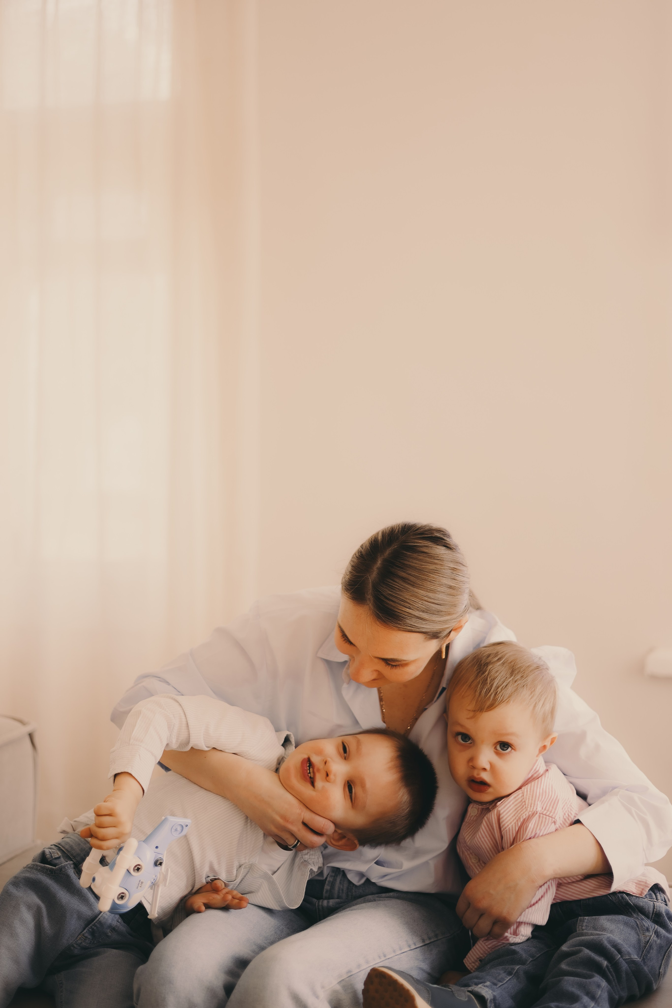 Два малыша и их мама. Фотограф Мария Лаенко