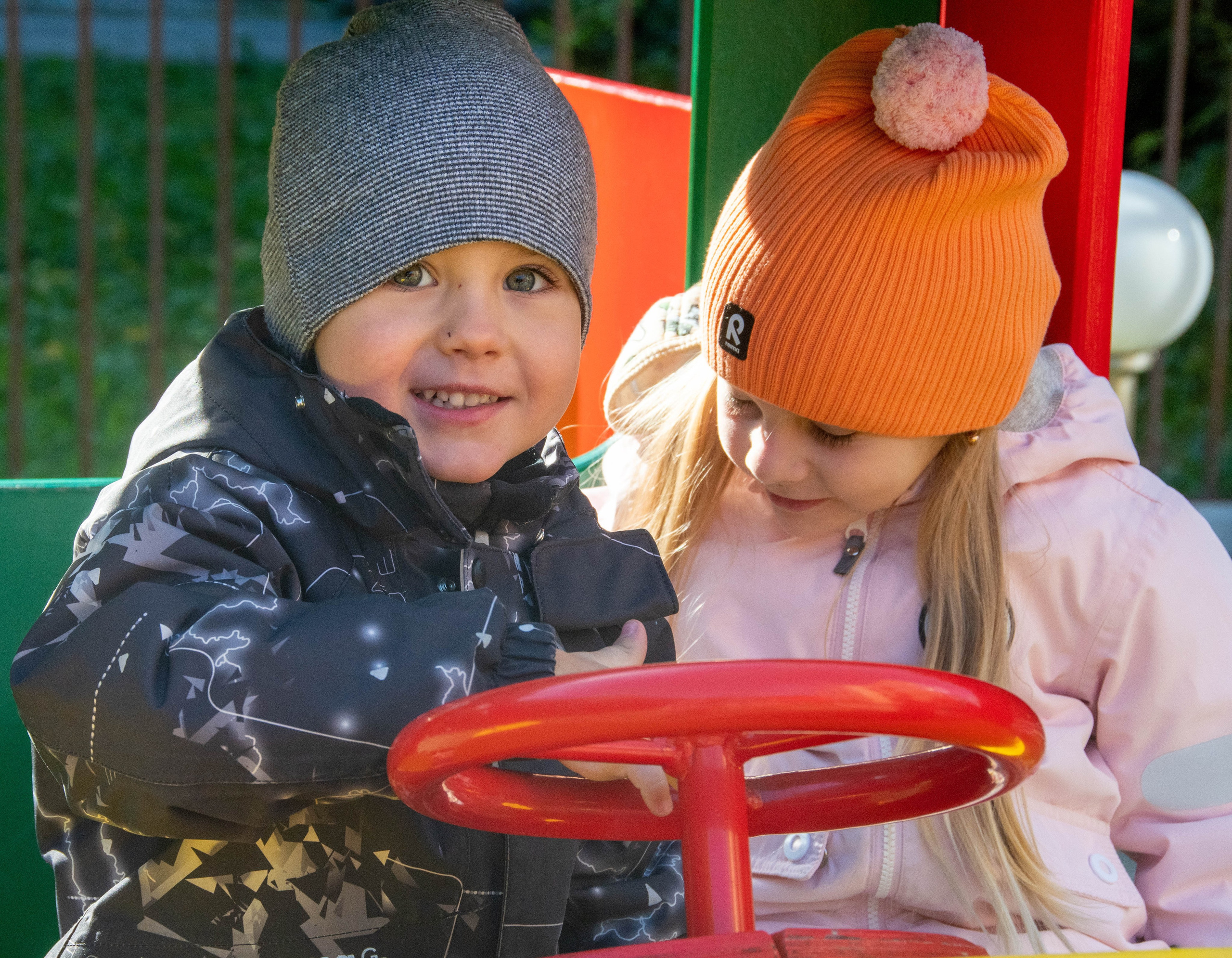 2023 г. День дошкольного работника и прогулка. Репортажный и детский фотограф в Новосибирске