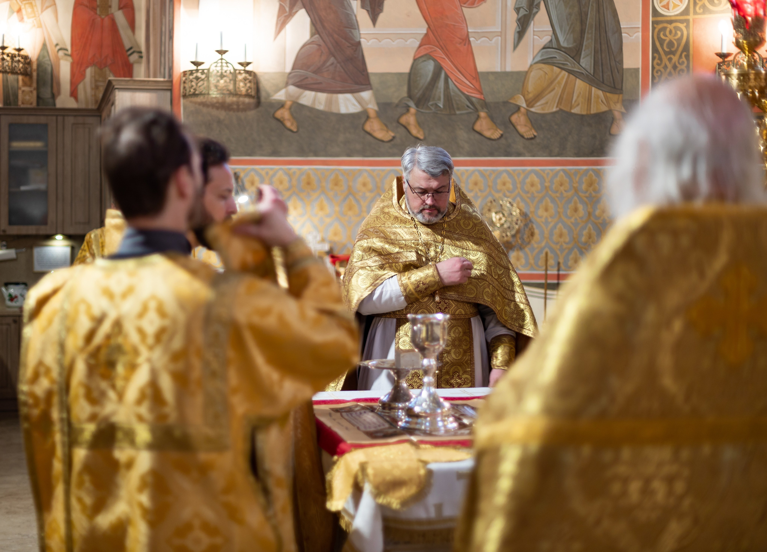 Праздничное богослужение Святителю Николаю 19 декабря. Интерьерный фотограф в Москве Роман Потапов