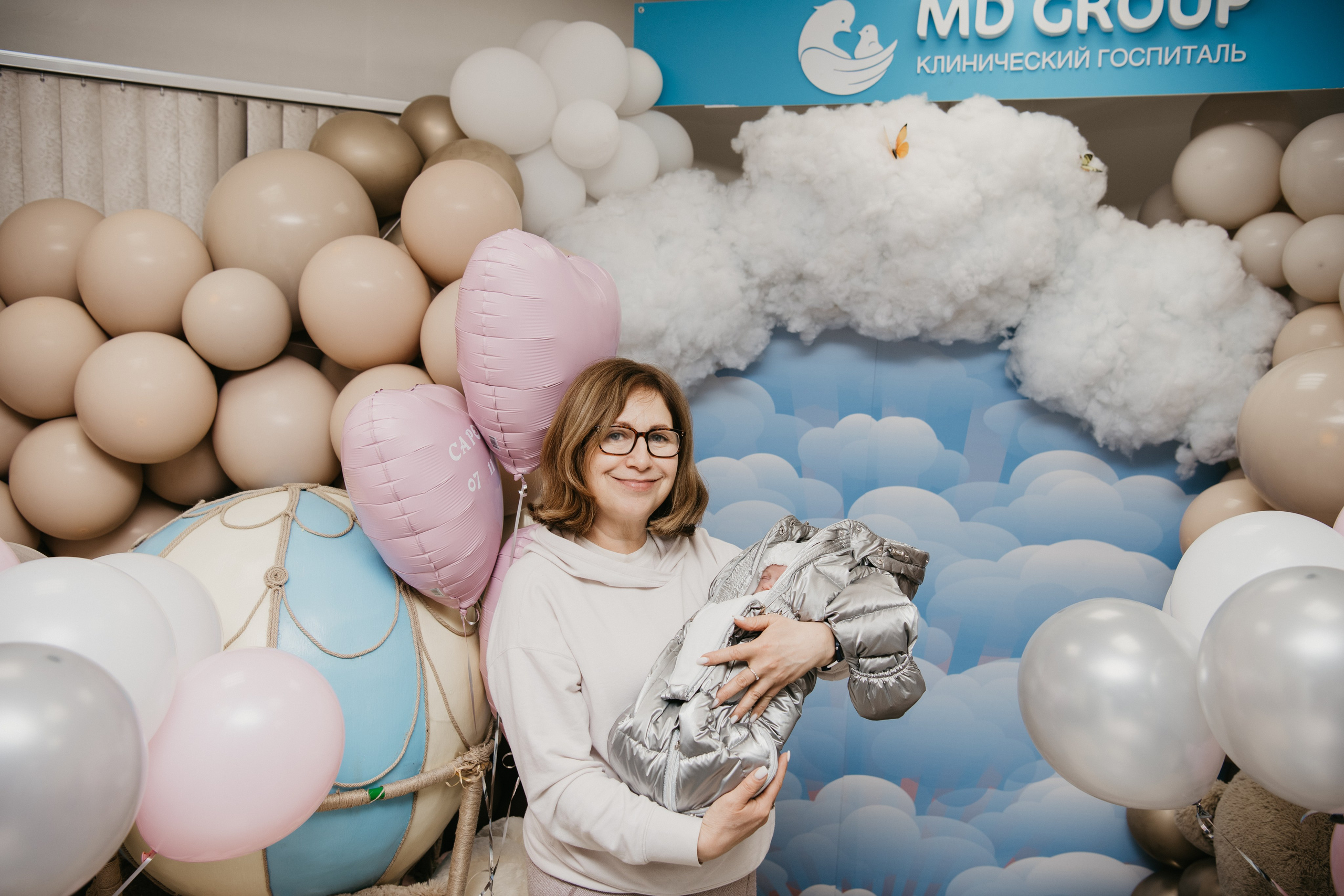 Выписка Сарочки. Мать и дитя на Севастопольском. Фотограф на выписку из роддома в Москве и МО