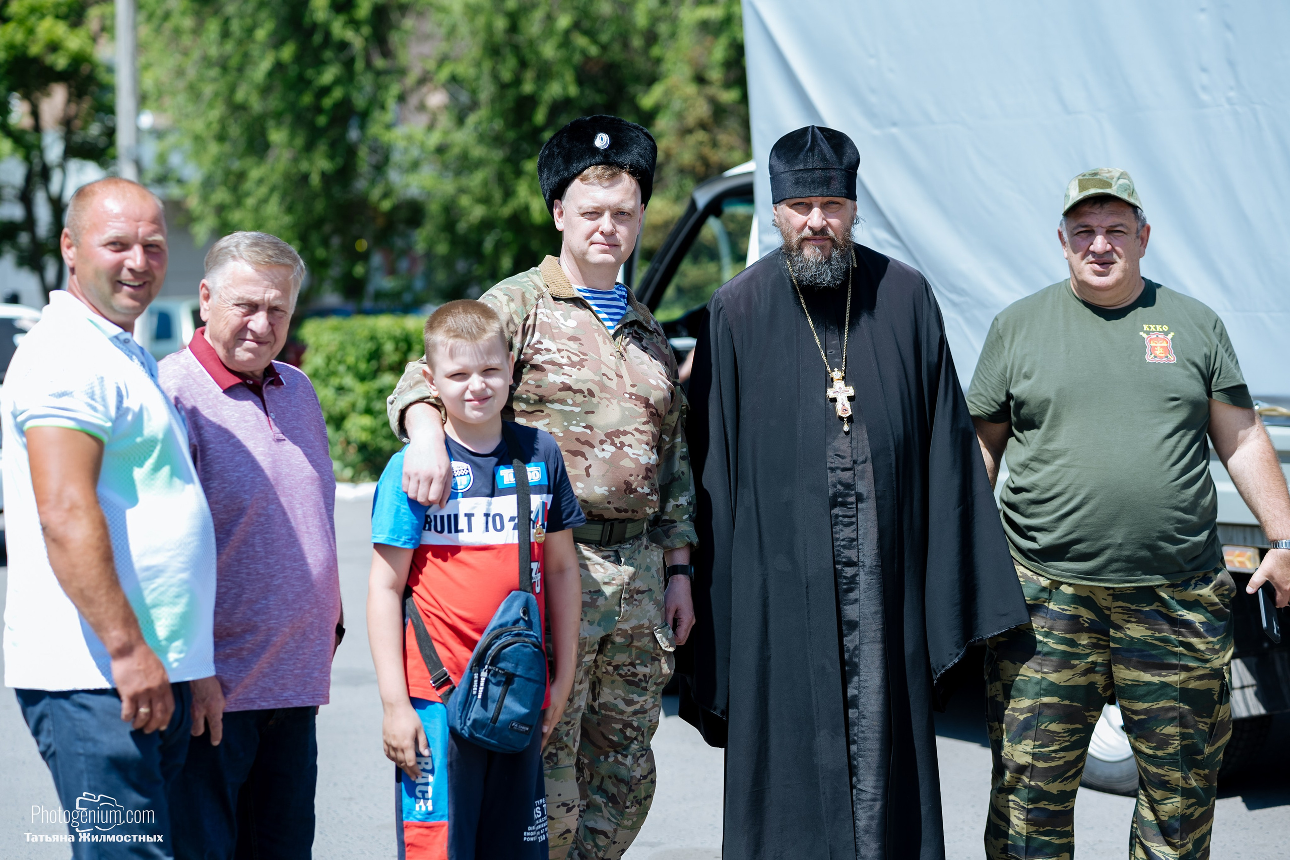 8 июня «Патриоты из Курска» сбор гуманитарной помощи у кинотеатра «Родина». Фотограф Нижний Новгород Татьяна Кейод