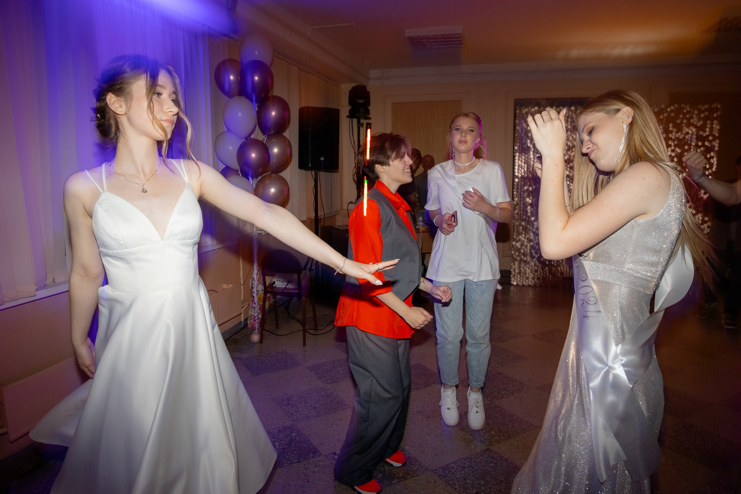 Школьный выпускной 2024 год в Соколе (Минск). Свадебный фотограф в Минске/Беларуси Сергей Спиридонов