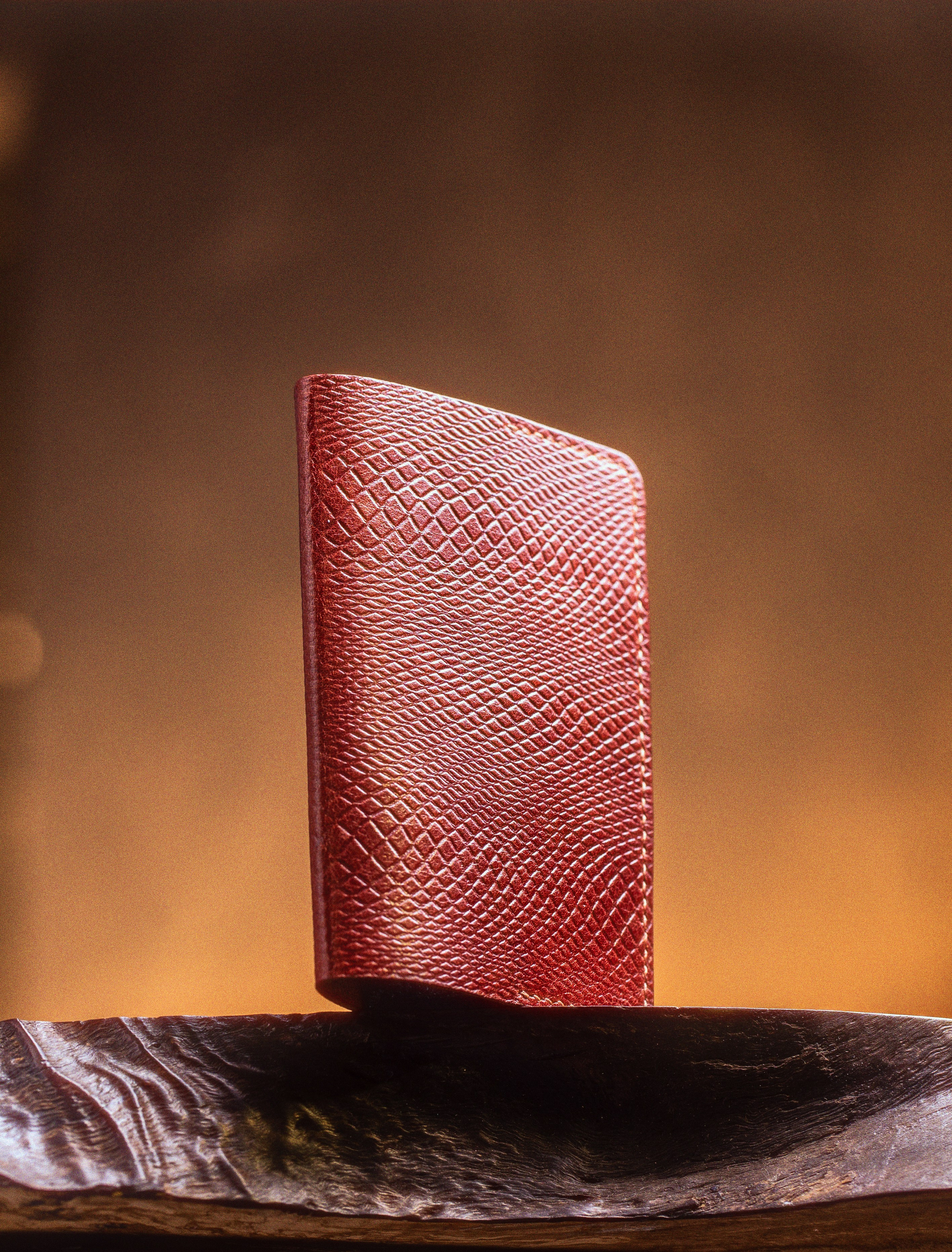 Кожанные изделия ручной работы. Фотограф Дмитрий Капралов