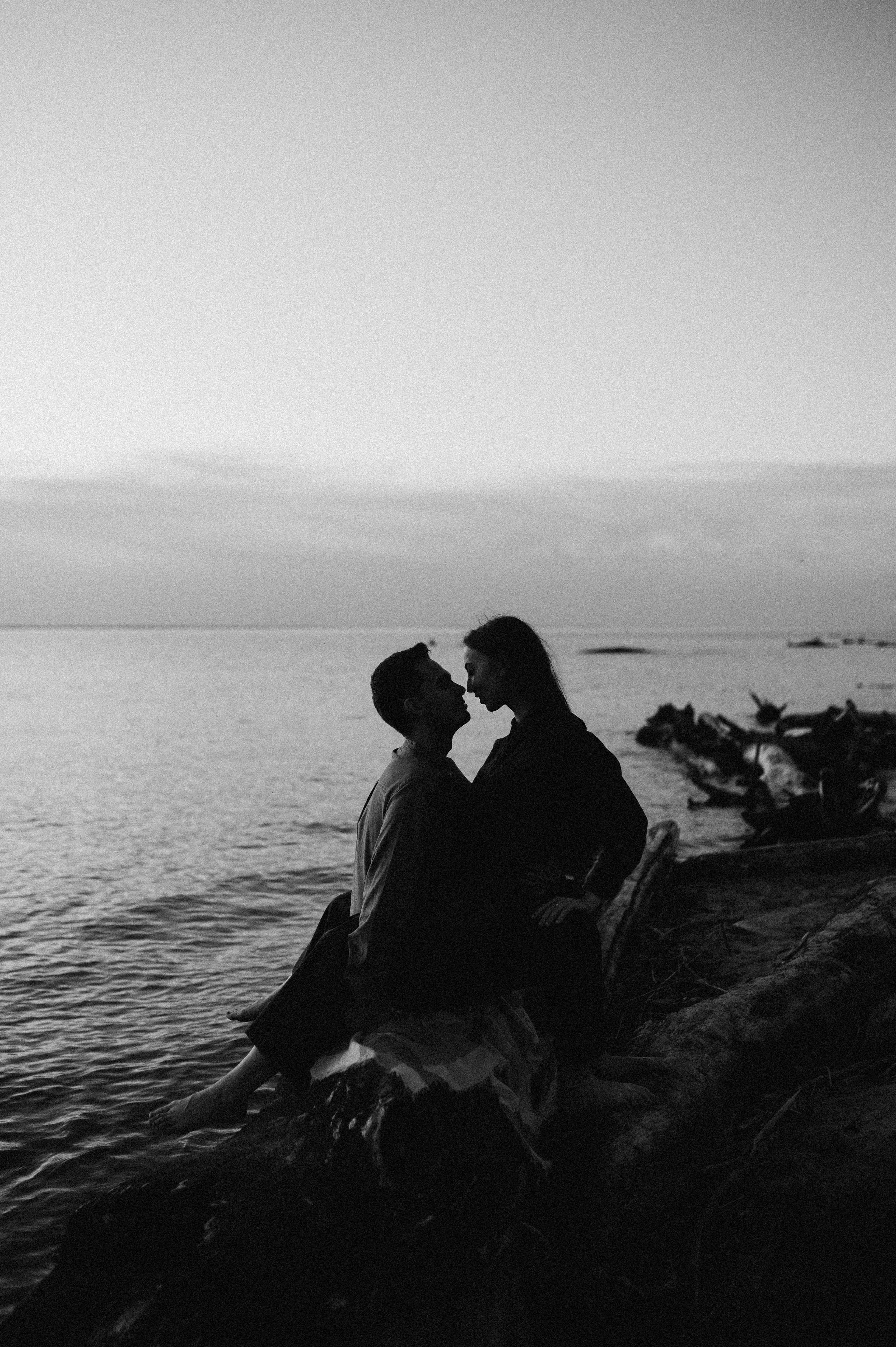 Фотосессия love story на берегу. Семейный фотограф в Новосибирске Женя Индрикова