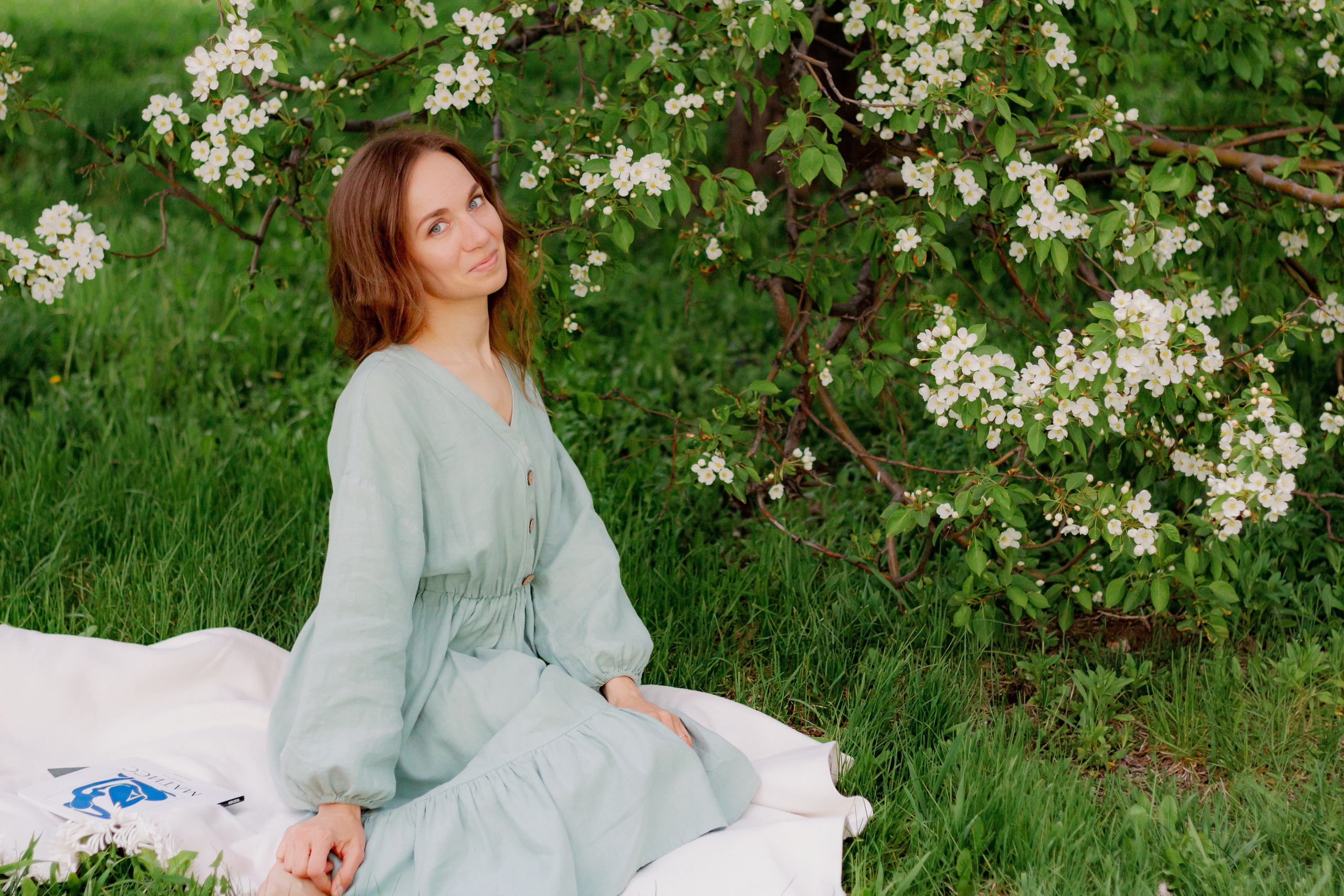 Фотосессия с цветущими яблонями, Екатеринбург. Фотопрогулка. Фотограф в Екатеринбурге Пойгина Елена