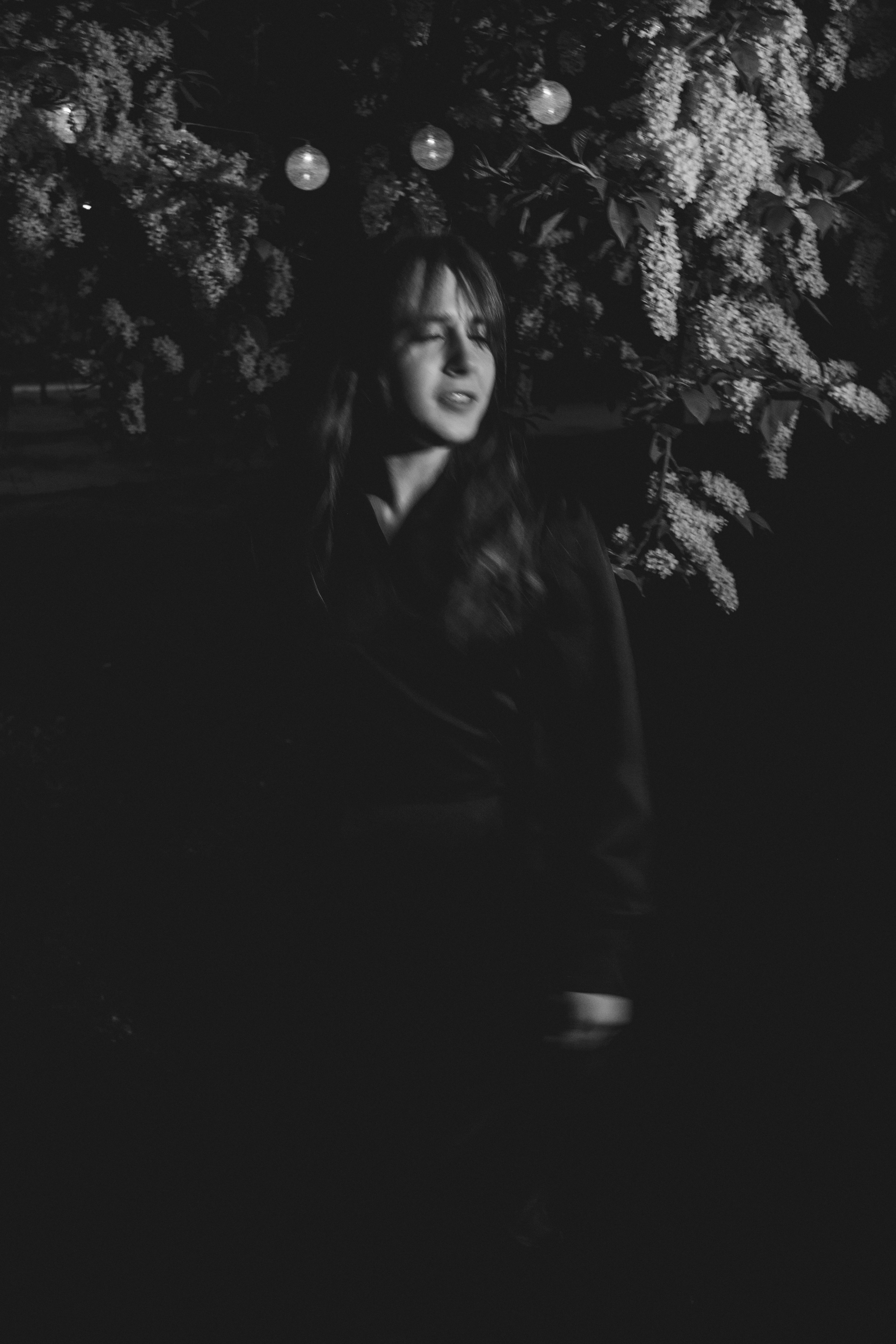 Ангелина. Ночь и цветы. Фотограф Регина Крикунова г. Красноярск