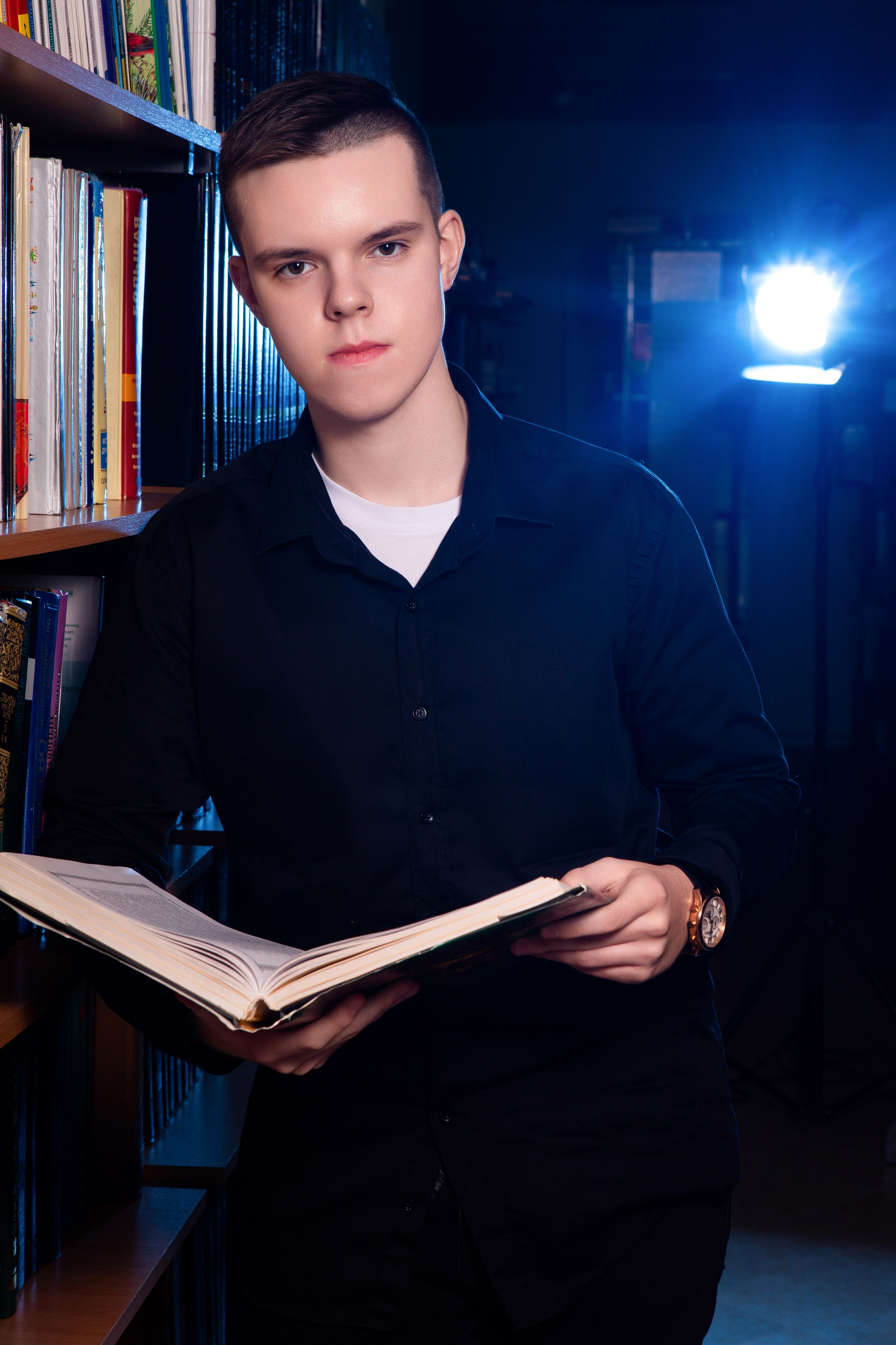 СЪЕМКА ПОРТРЕТОВ В БИБЛИОТЕКЕ ДЛЯ 11 КЛАССОВ-2. ТВОЙ АЛЬБОМ / ТВОИ ПРАВИЛА