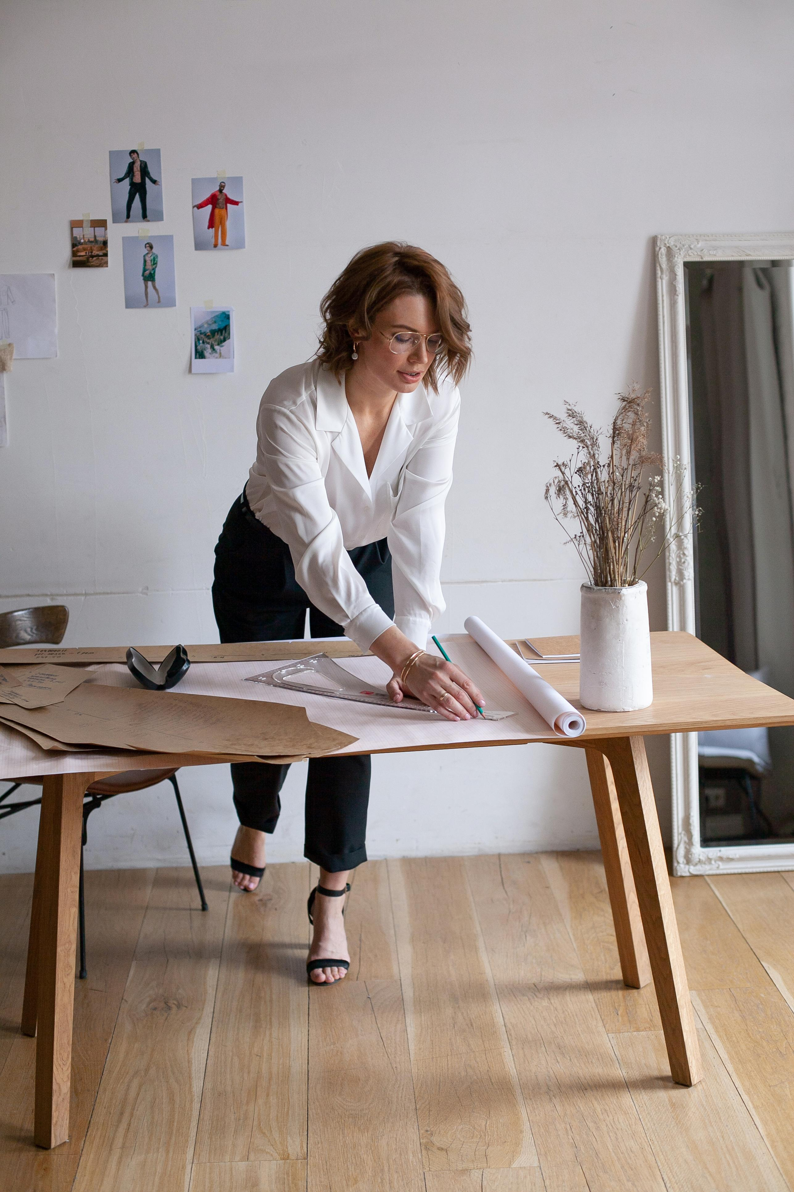 Дизайнер одежды. Контент фотограф Саша Логвиненко