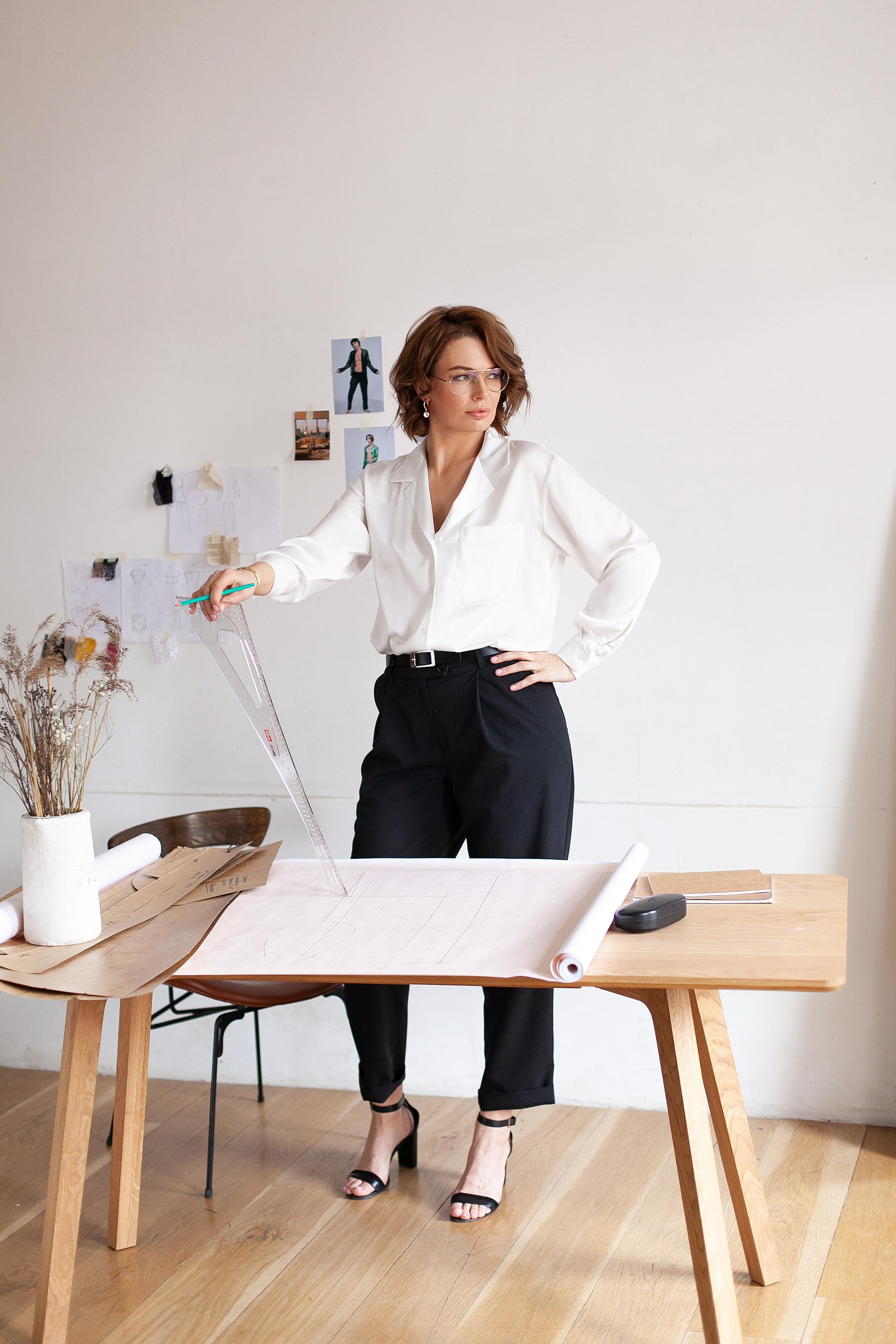 Дизайнер одежды. Контент фотограф Саша Логвиненко