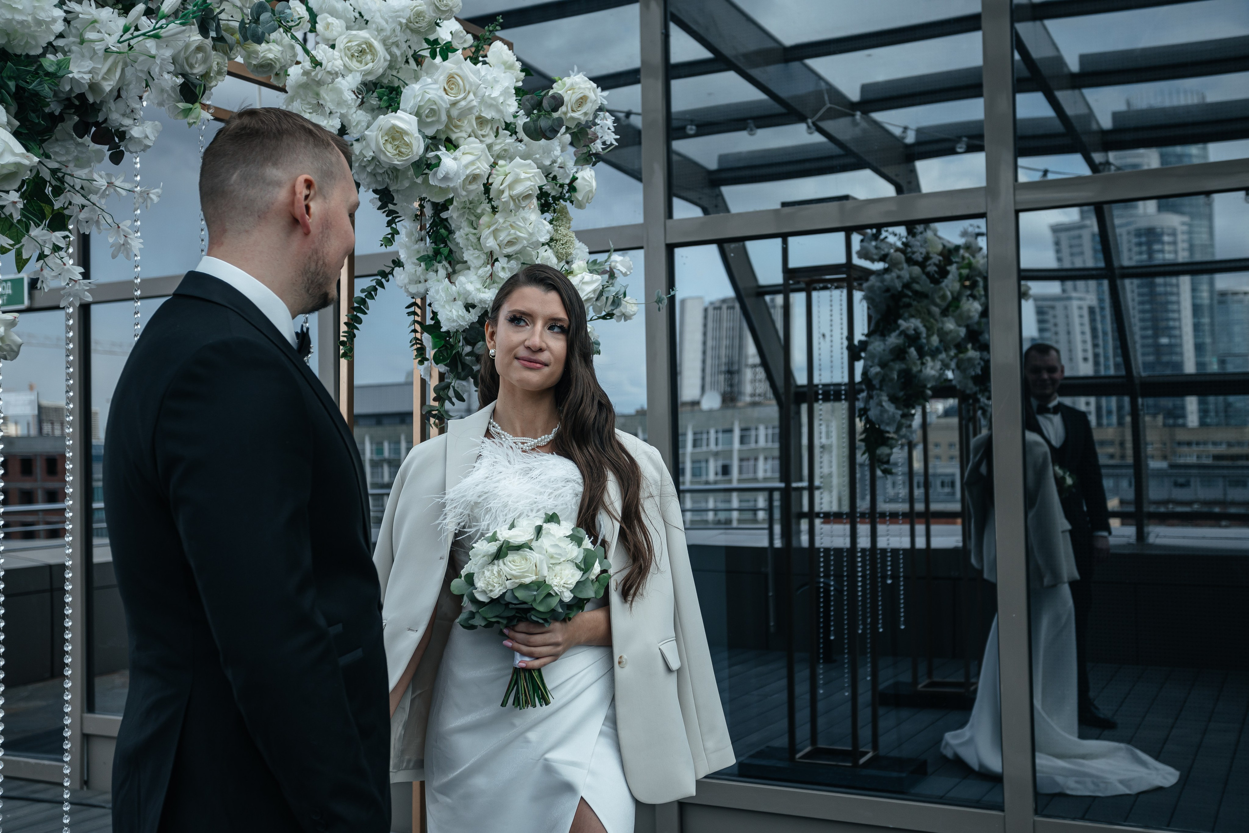 Фотосъёмка выездной регистрации на крыше отеля Сергей и Екатерина. Александр Оношкин. Свадебный фотограф в Екатеринбурге