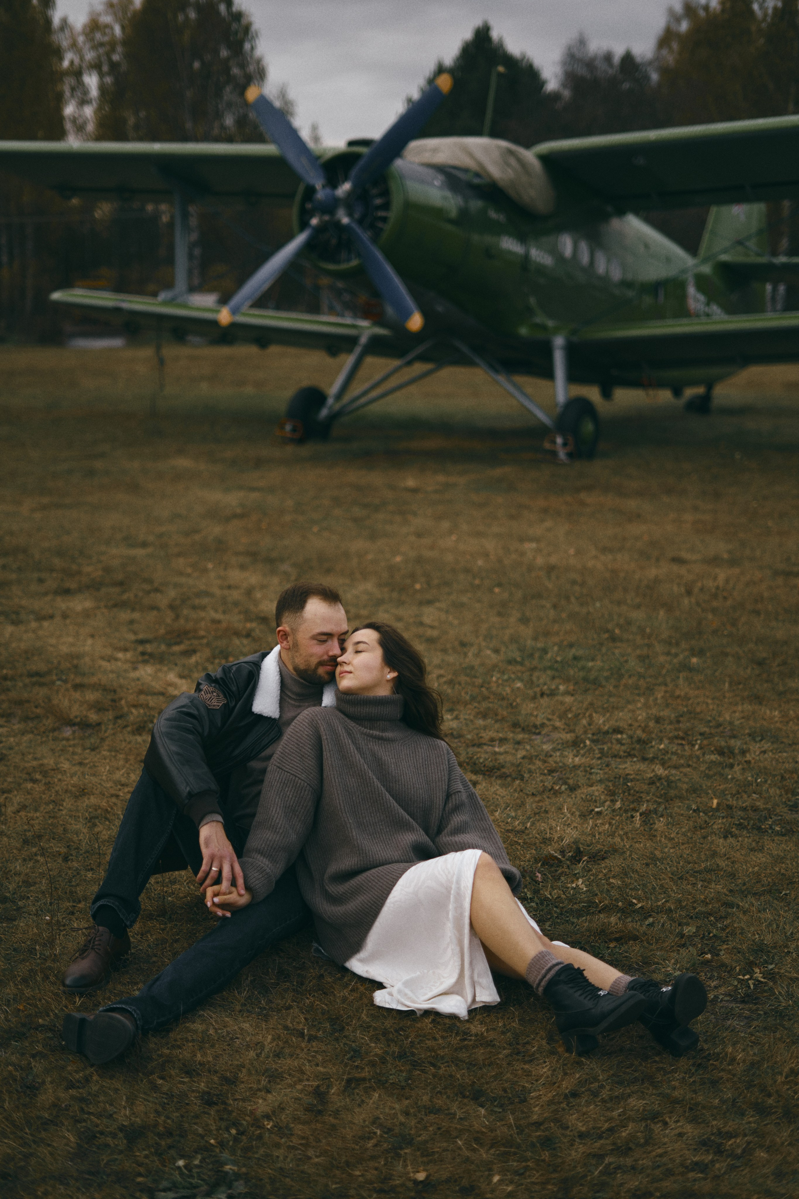 Самолеты, аэродром и двое. Фотограф Киров Анжелика Некрасова