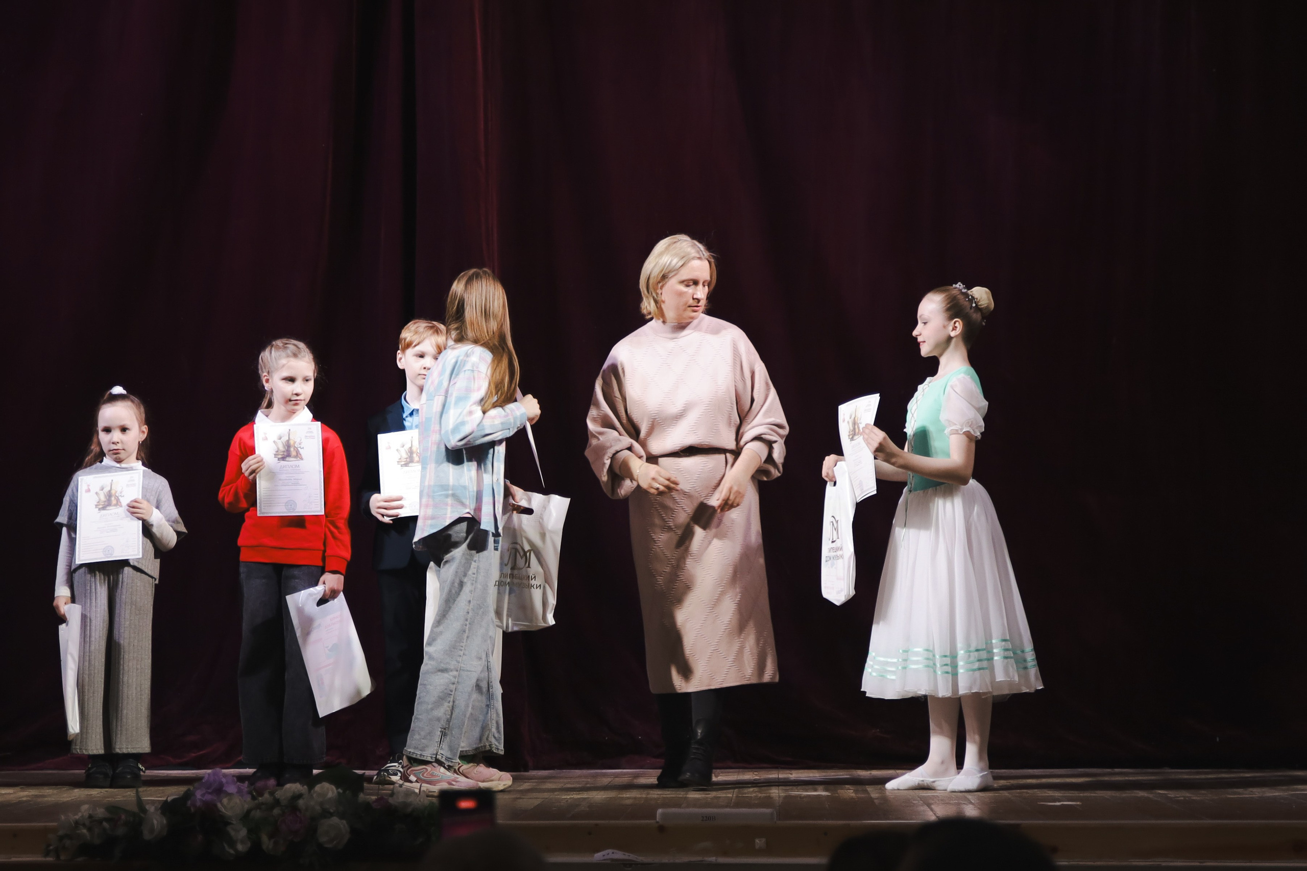 Фотоотчет с награждения стипендиатов города Липецка