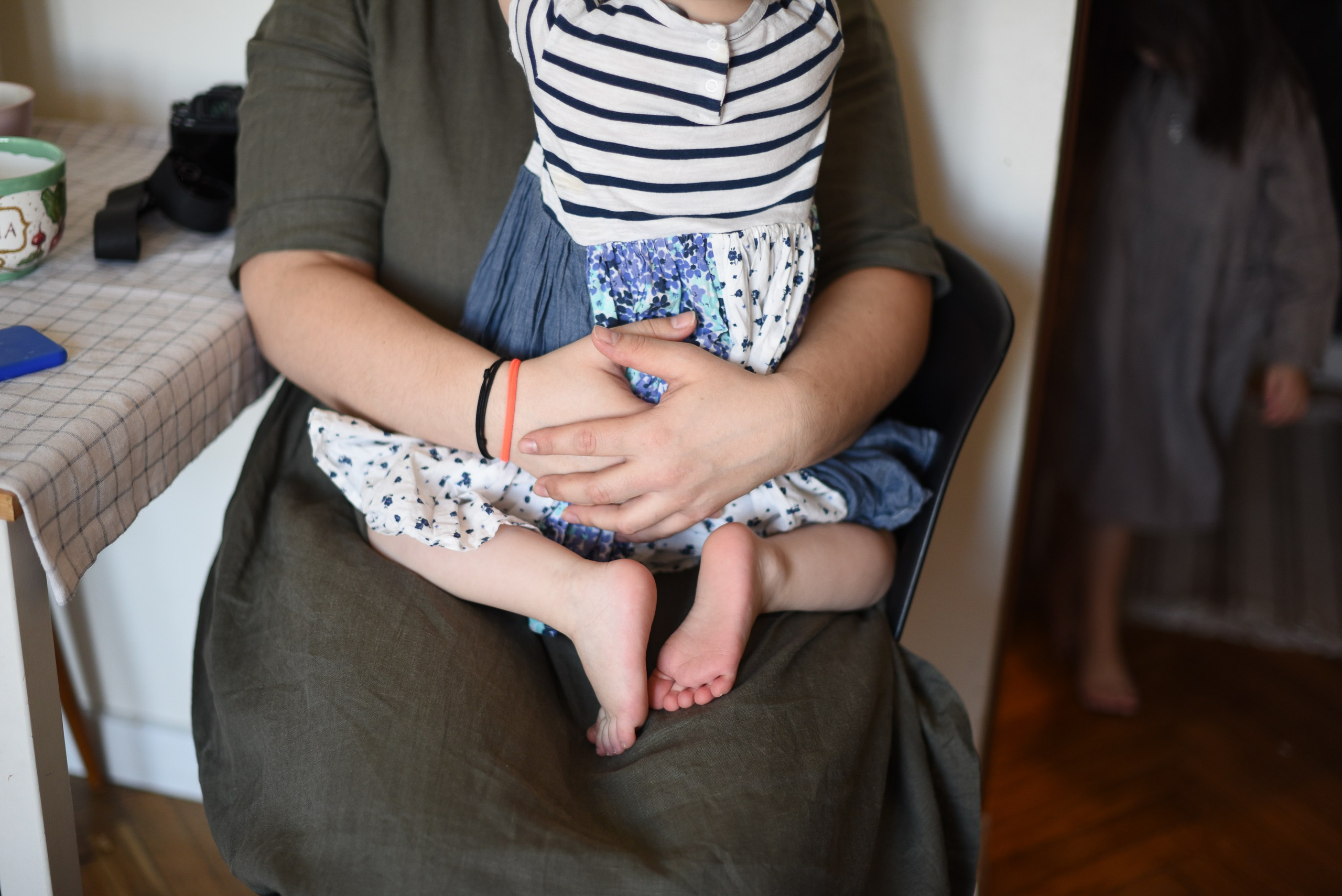 A Mom’s Day: The Everyday Hustle. Documentary family photography in Barcelona and beyond