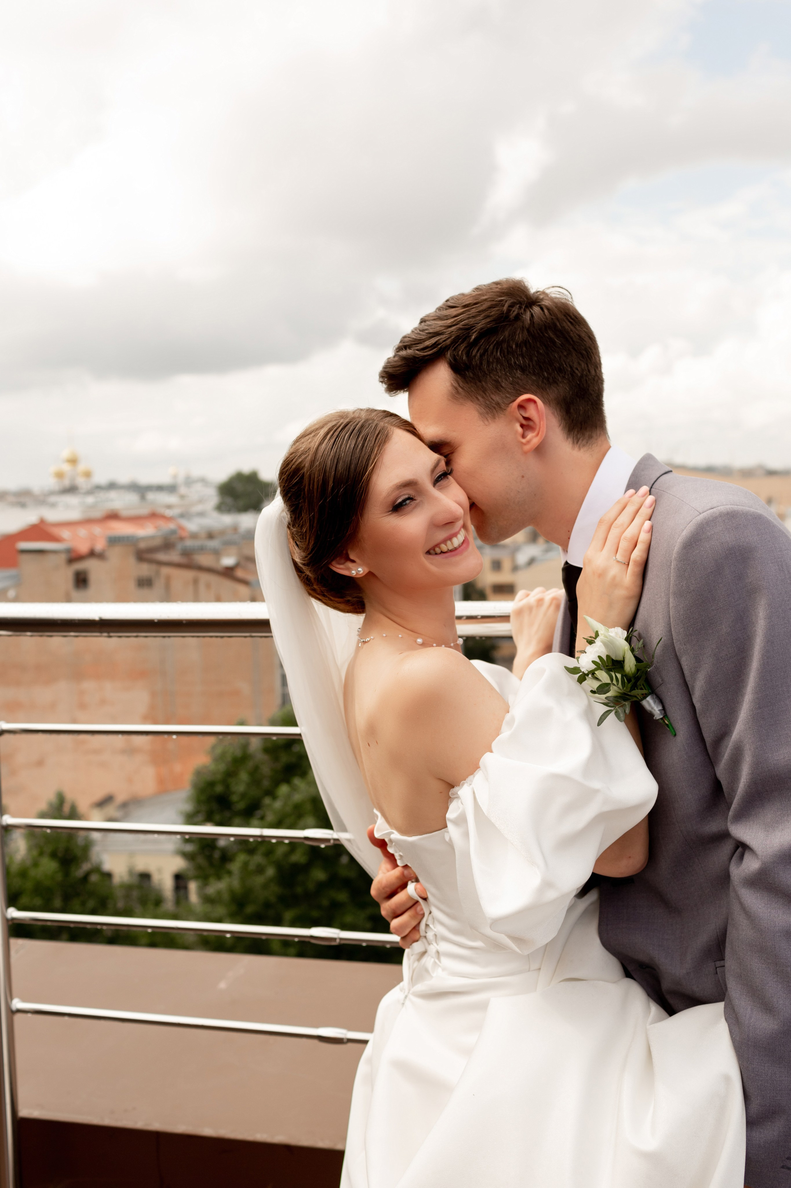 Свадебная фотопрогулка в Санкт-Петербурге. Свадебный фотограф Кирилл Белый