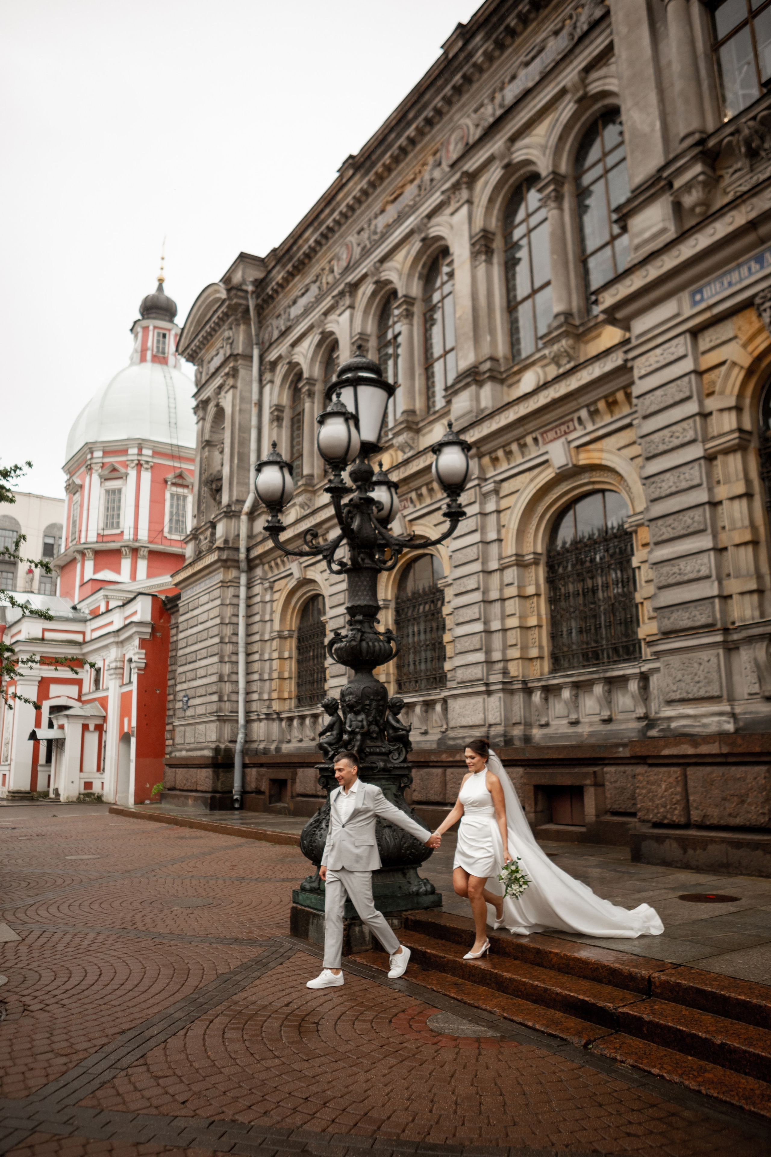 Свадебная фотопрогулка в ночном Петербурге