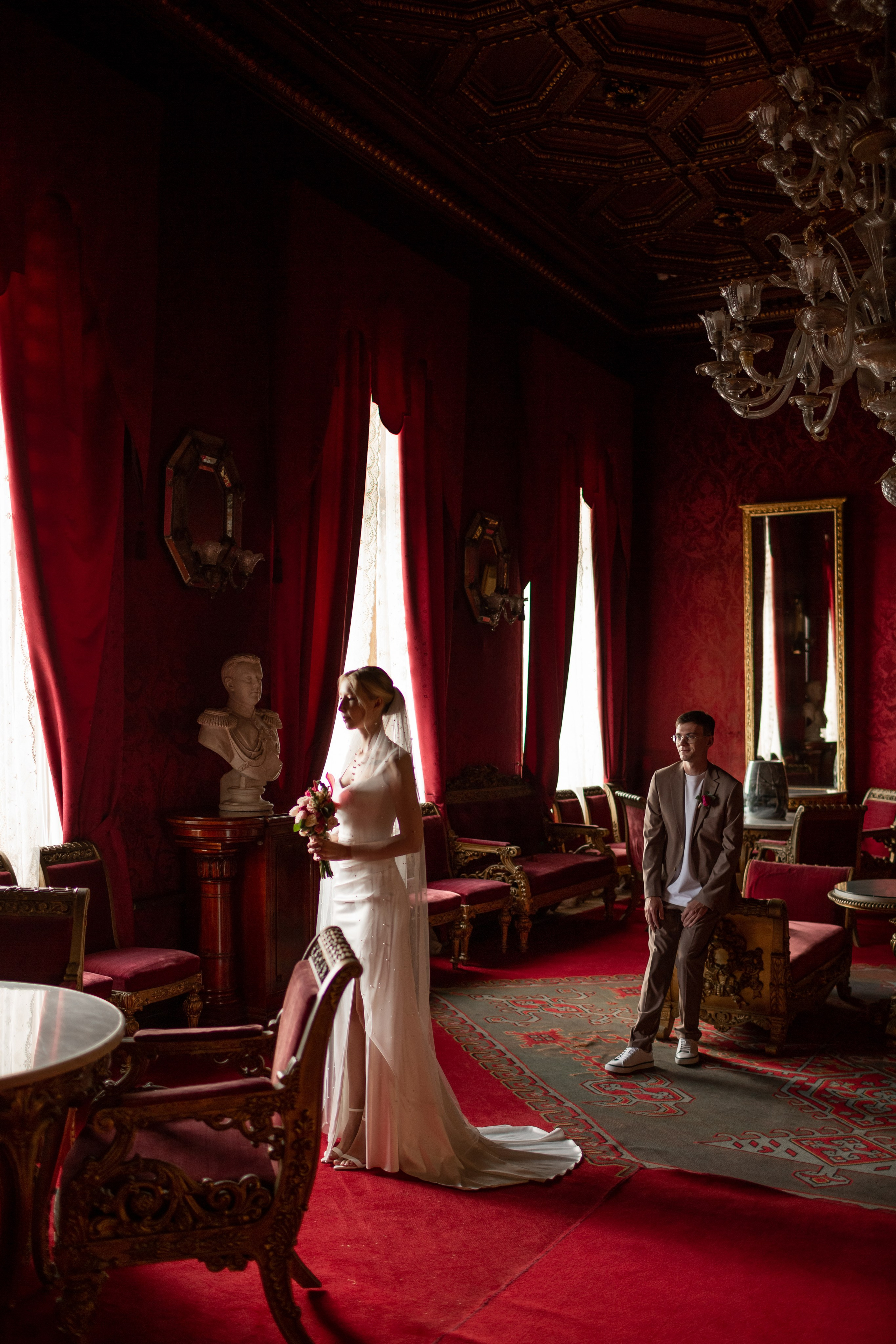 Свадебная фотосессия во дворцах Петербурга. Свадебный фотограф Кирилл Белый