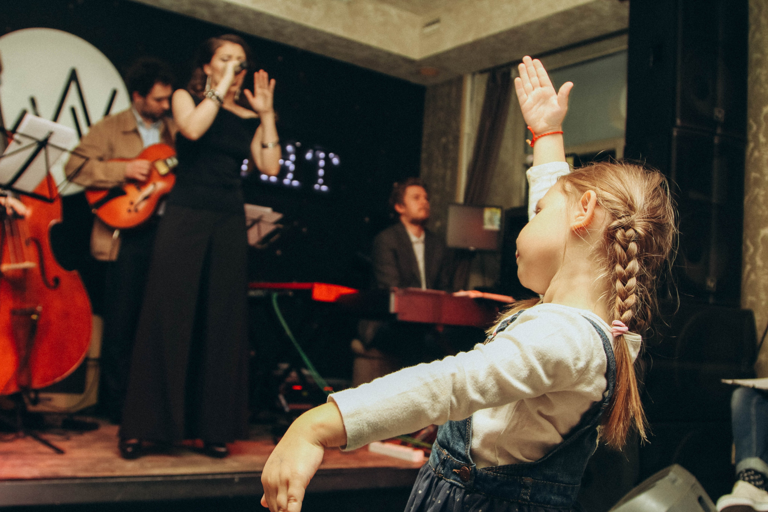 Концерт в ресторане White Night Music Joint. Репортажный фотограф во Всеволожске и Санкт-Петербурге Владимир Капустин