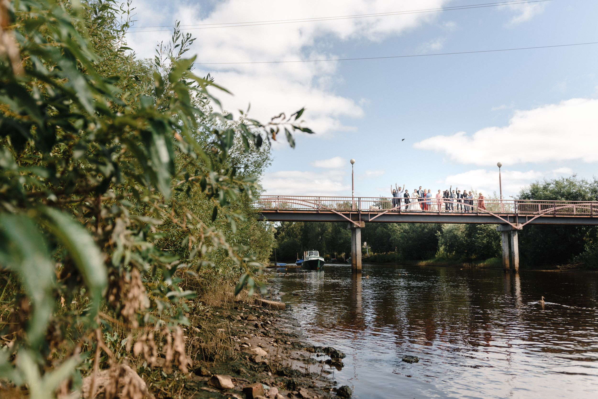 Летняя свадебная съемка красивой пары