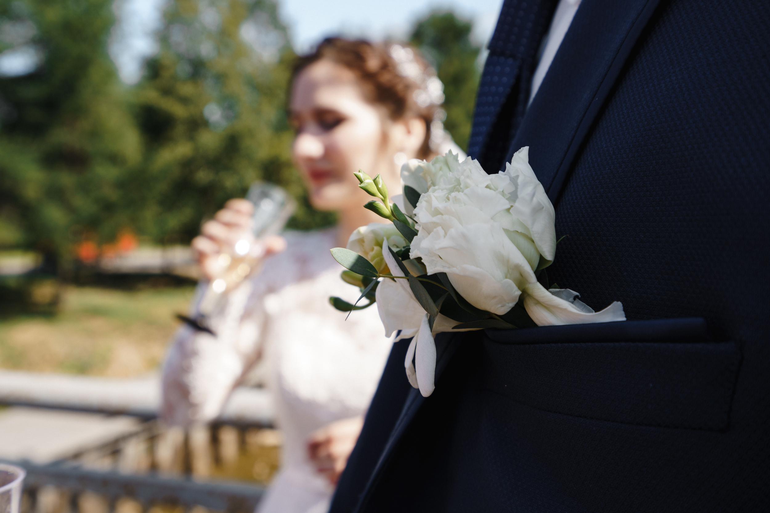 Летняя свадебная съемка красивой пары