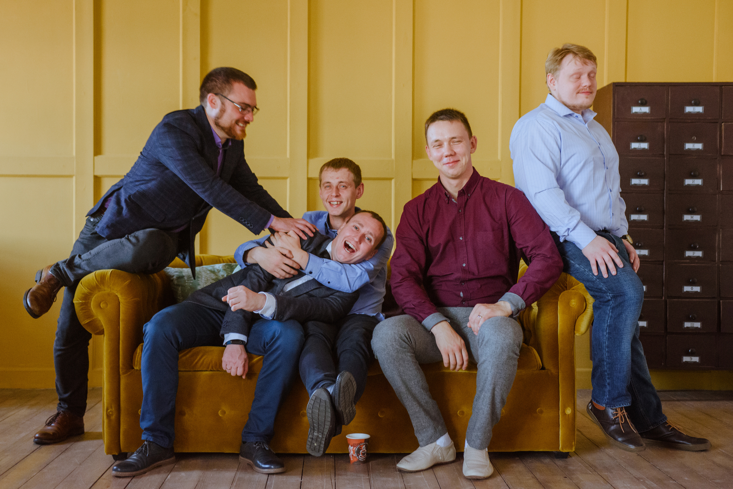 Студийная свадебная съемка молодой пары