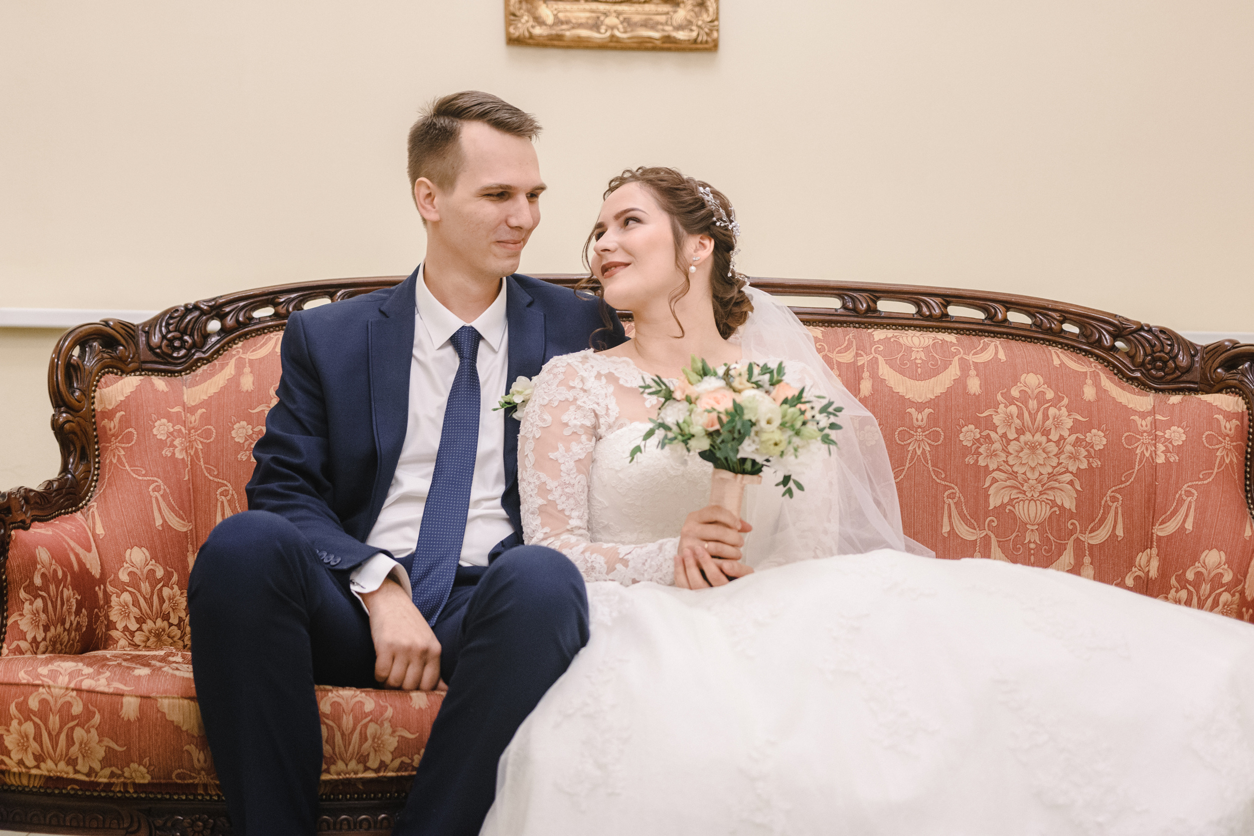 Летняя свадебная съемка красивой пары