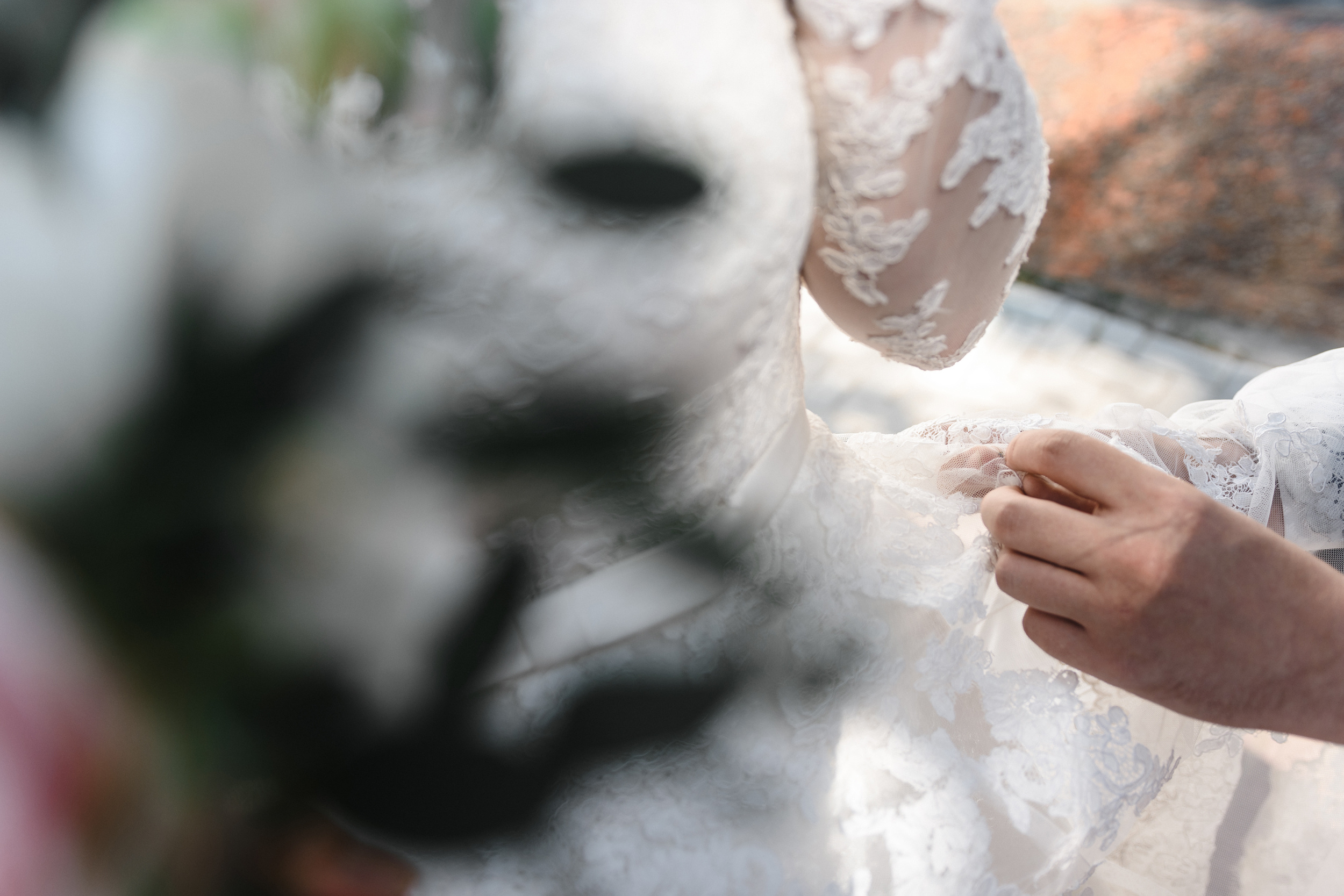 Летняя свадебная съемка красивой пары