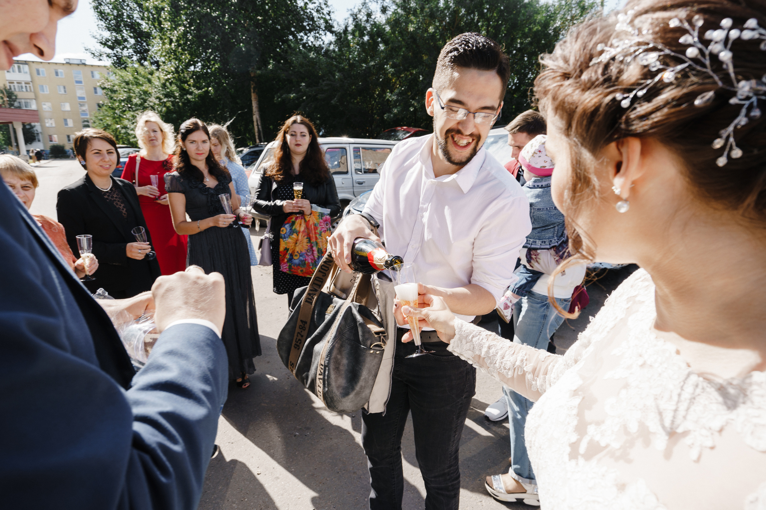 Летняя свадебная съемка красивой пары